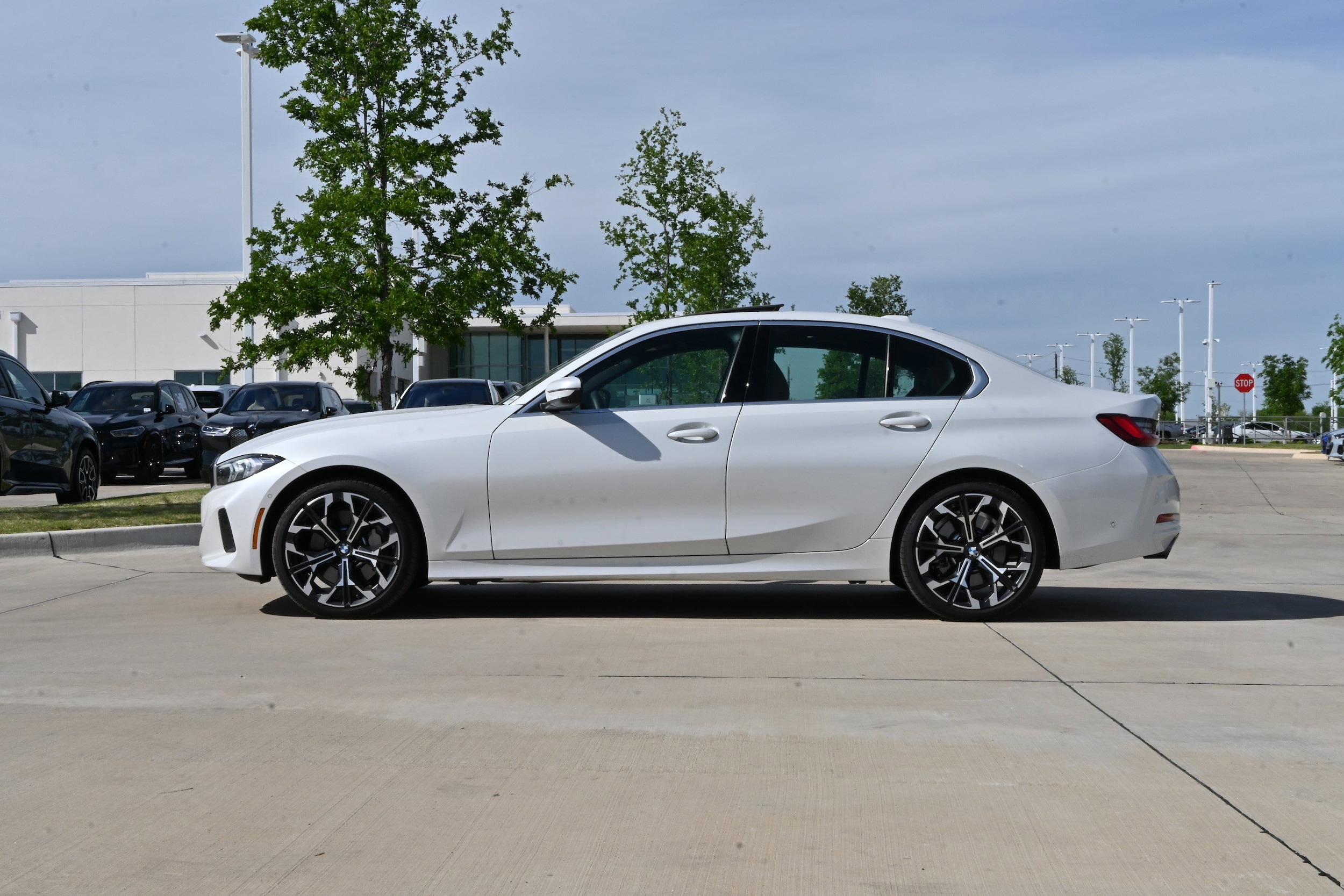 2025 BMW 3 Series 330i photo 4