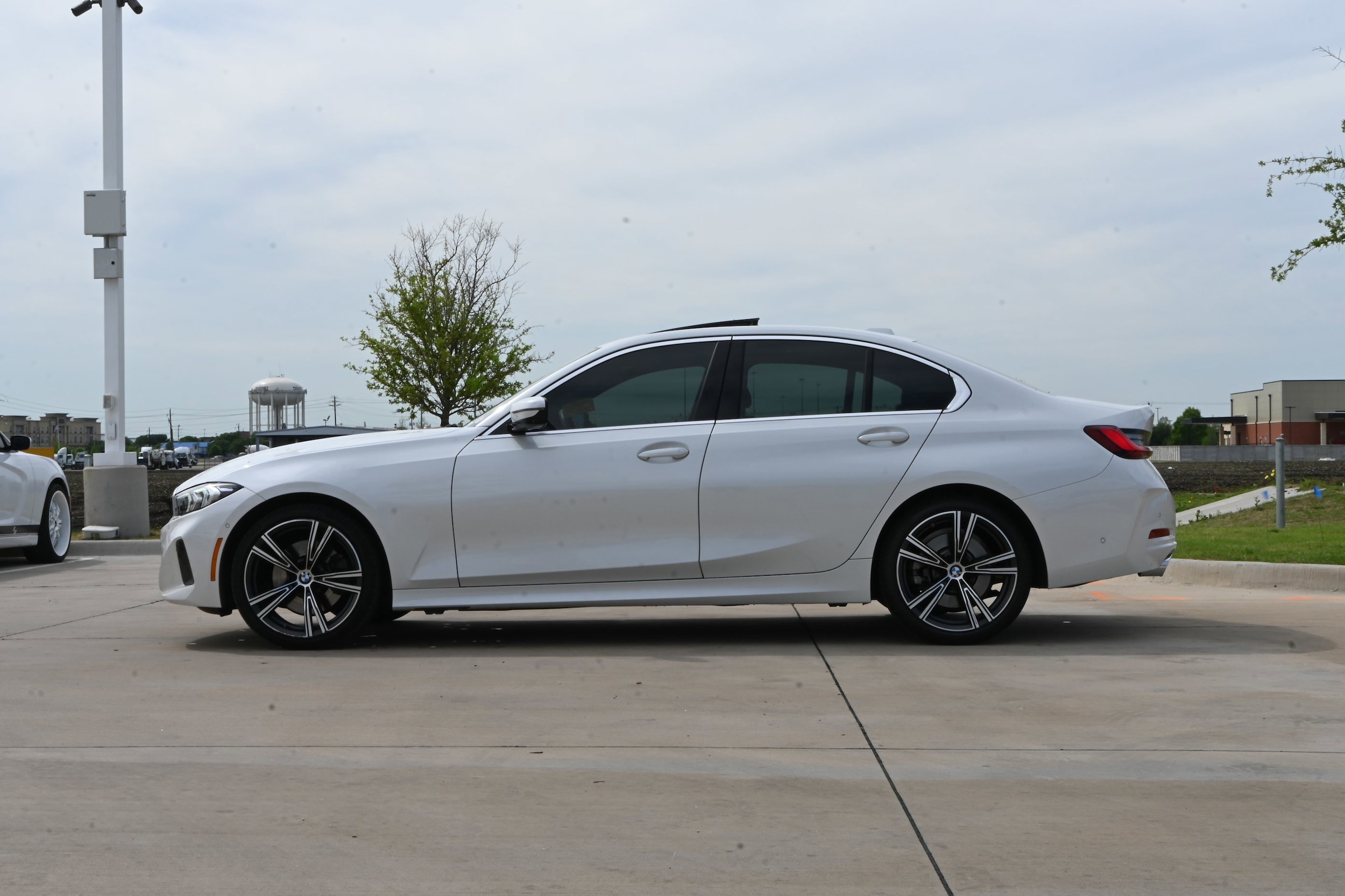 2024 BMW 3 Series 330i photo 5