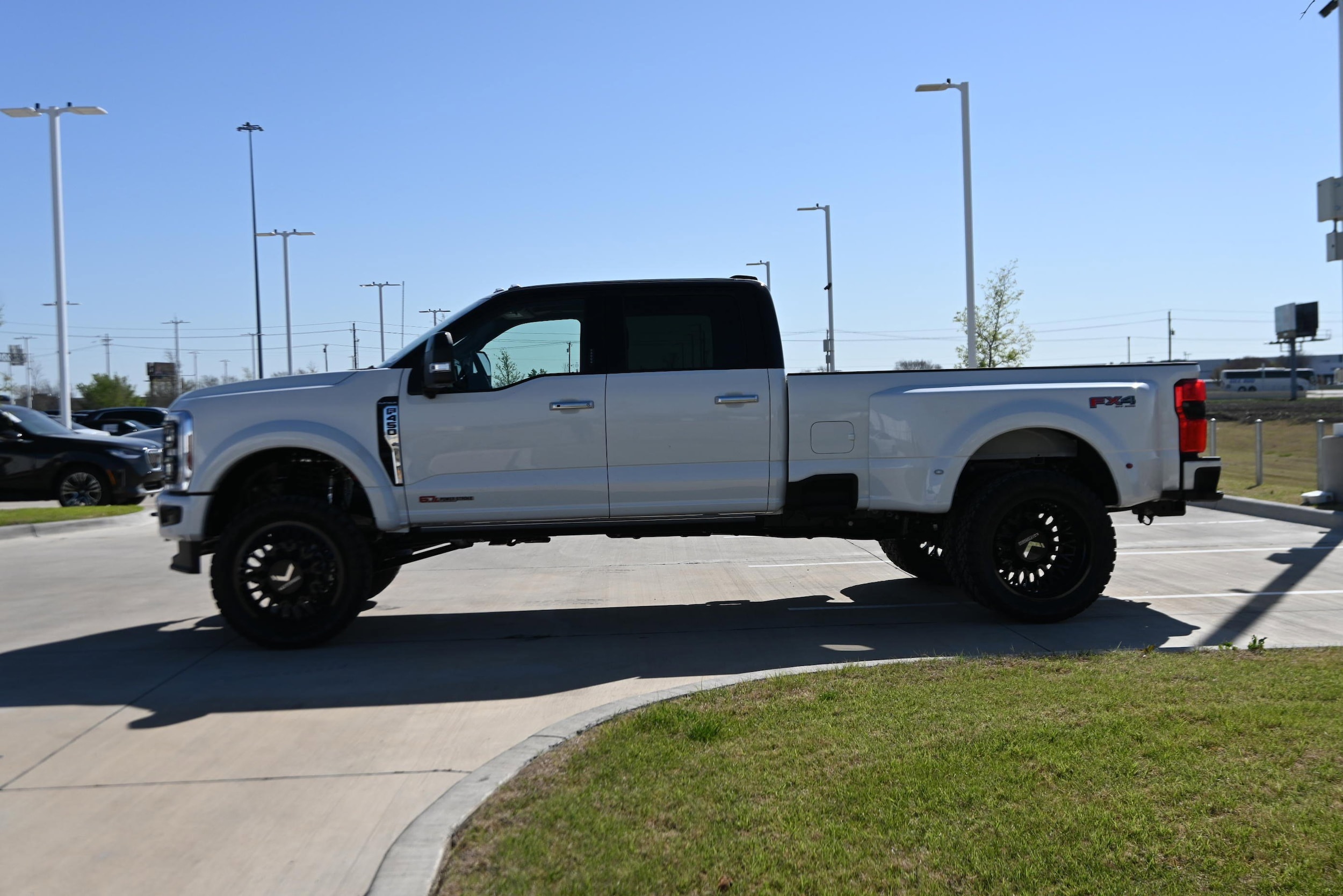 2026 Ford Super Duty F-450 DRW Platinum 4WD Crew Cab photo 3