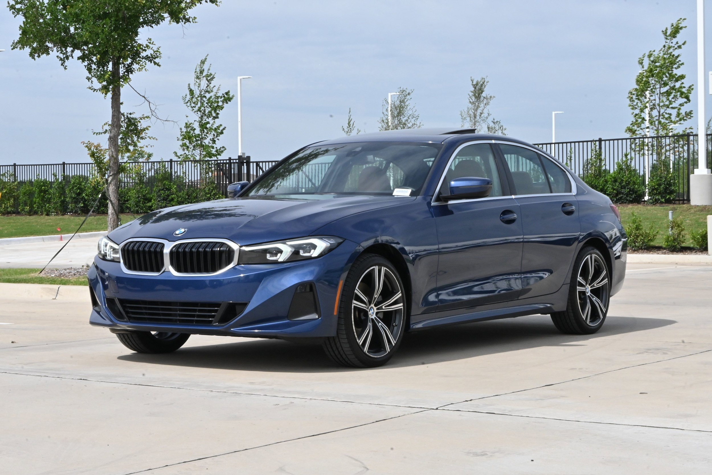 2024 BMW 3 Series 330i xDrive photo 4
