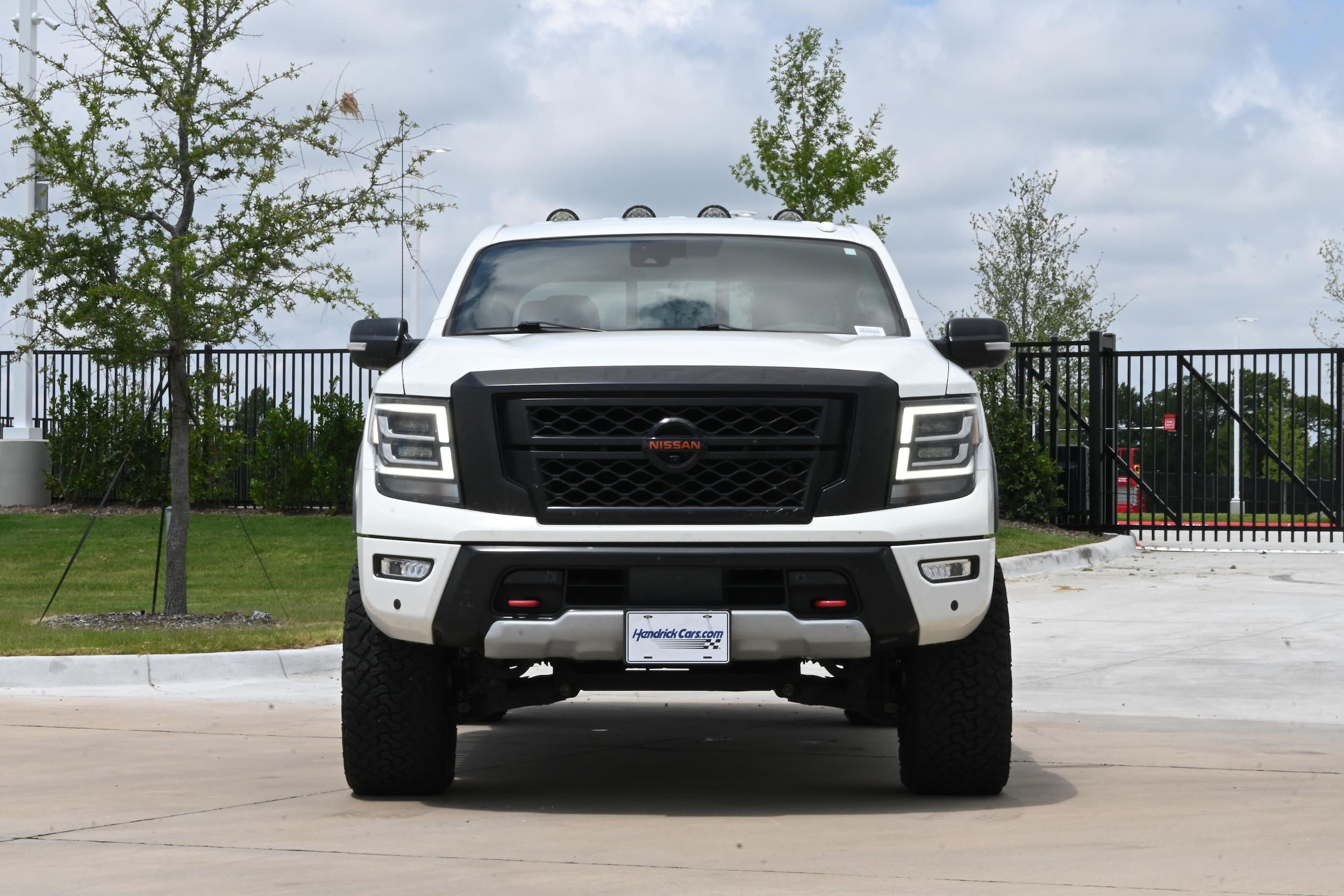 Nissan Titan PRO-4X 4x4 Crew Cab