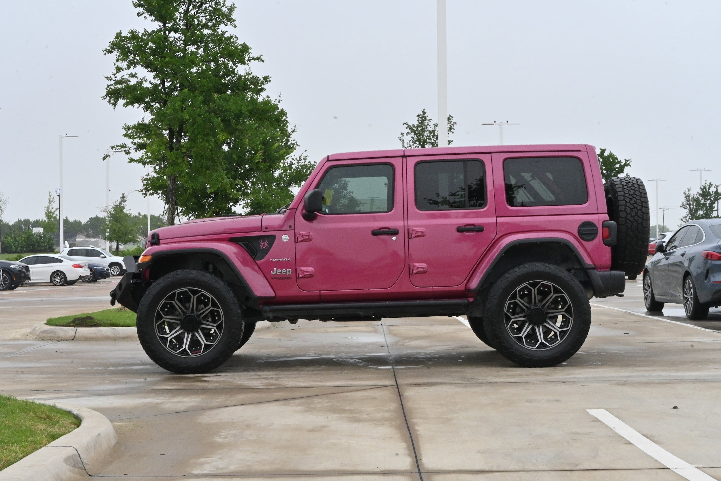 2022 Jeep Wrangler Unlimited Sahara 4x4 photo 4