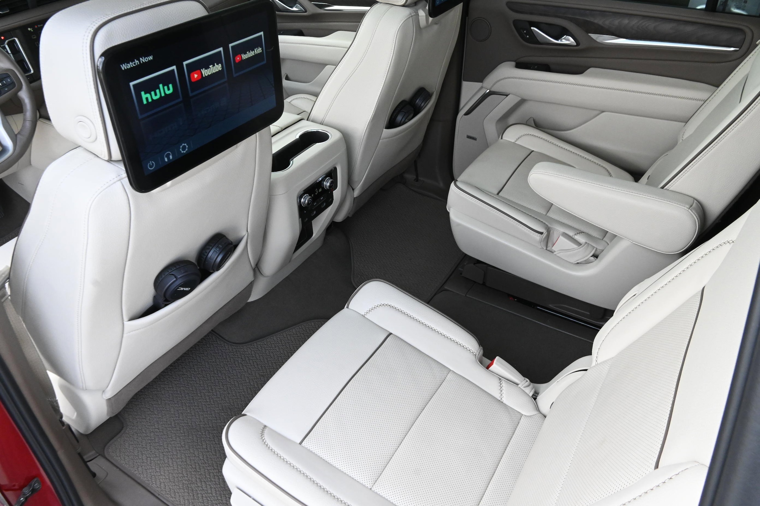 2024 GMC Yukon XL Denali 4WD photo 3