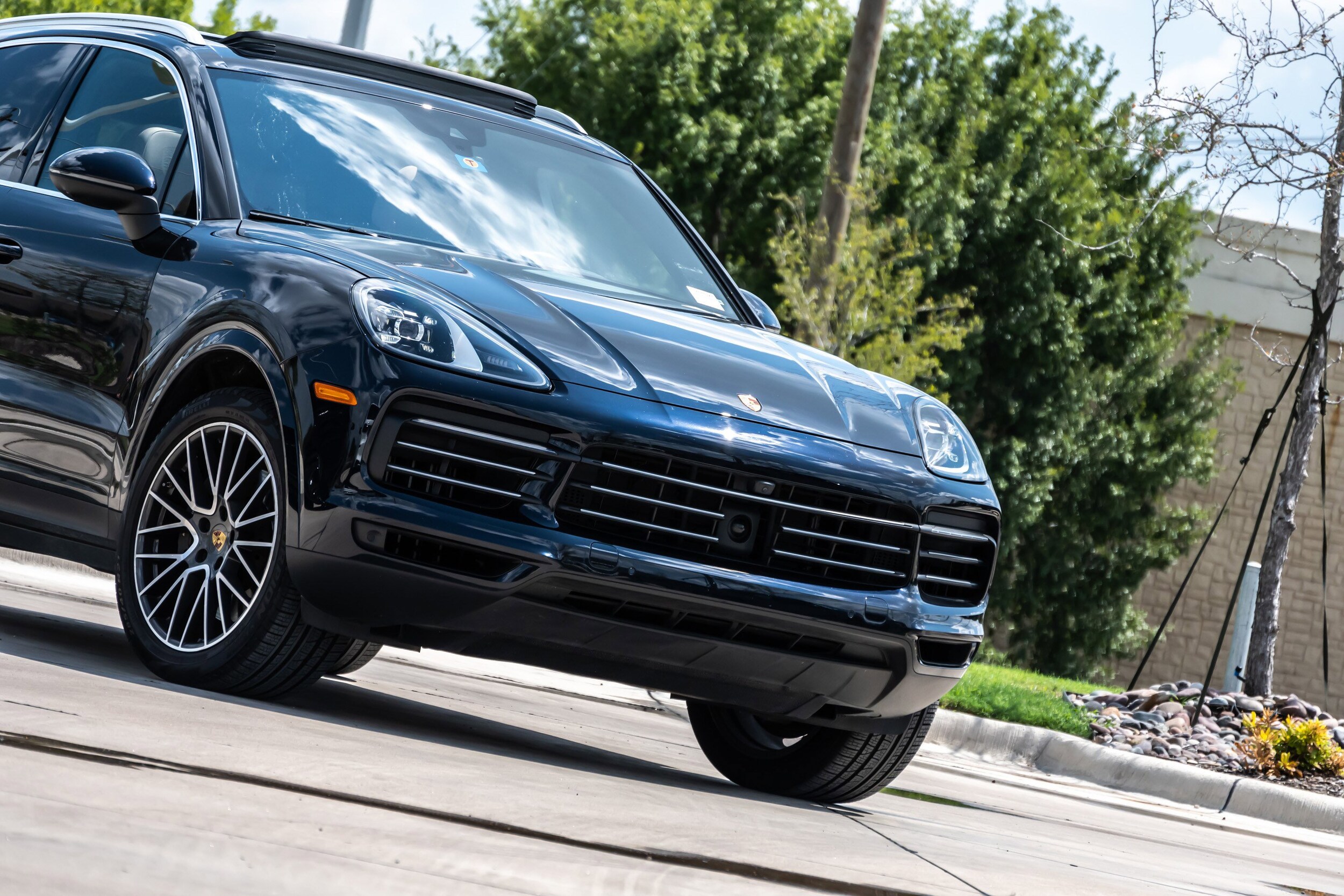 2022 Porsche Cayenne Base photo 2
