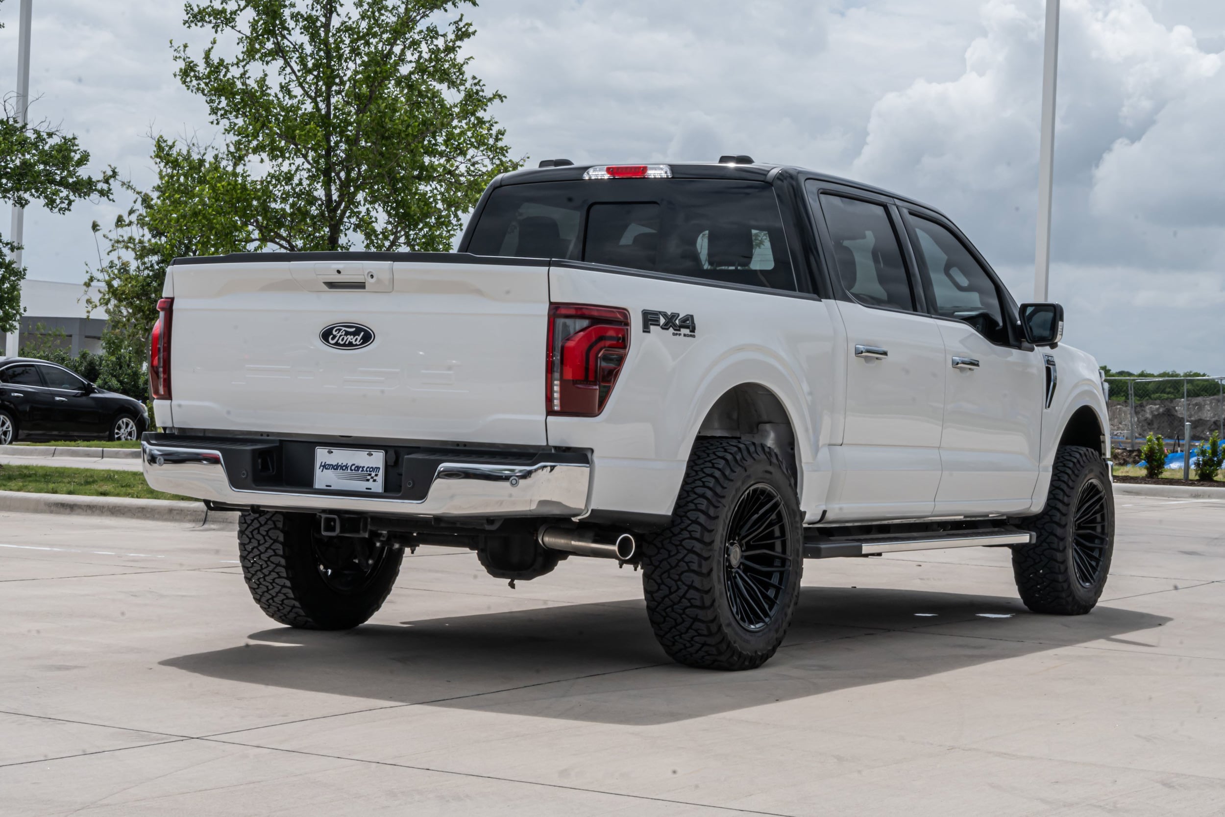 2025 Ford F-150 LARIAT 4WD SuperCrew photo 3