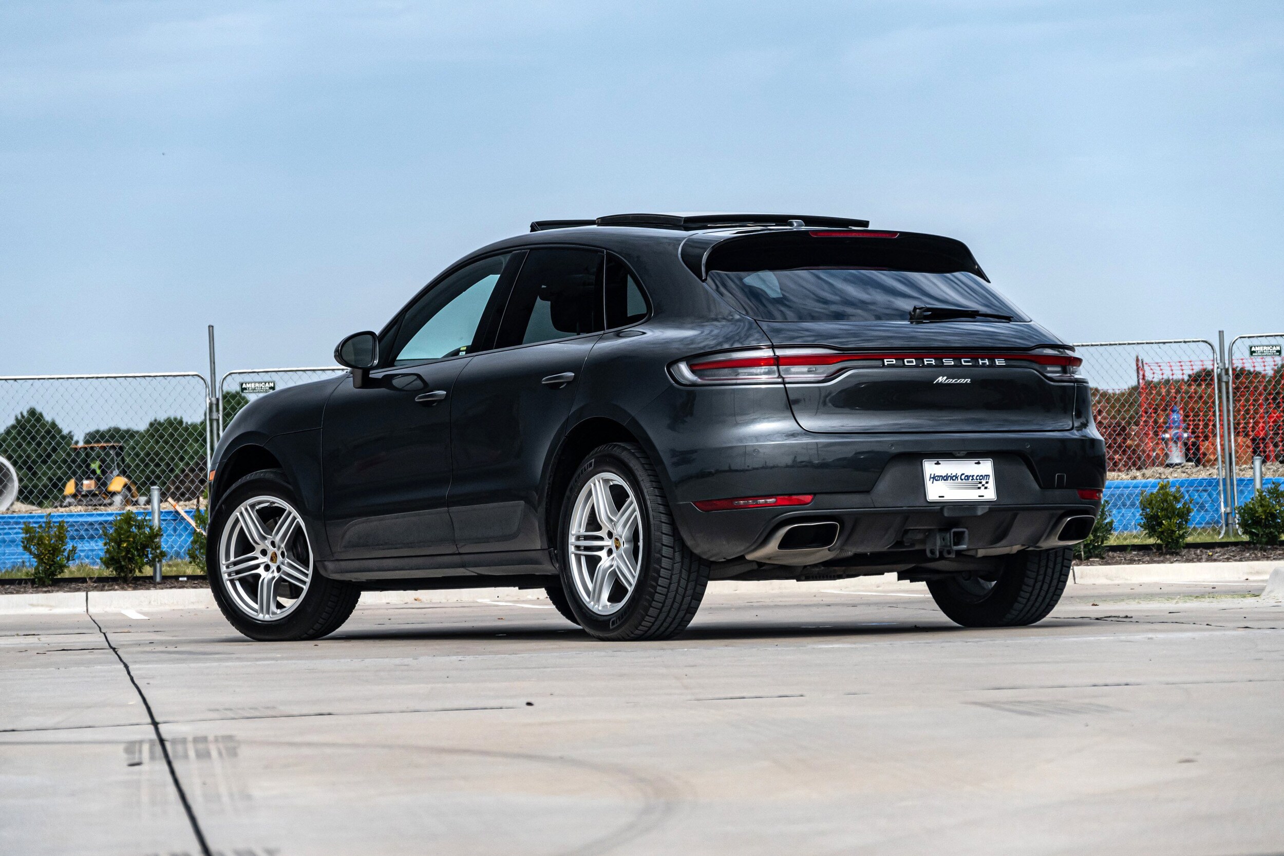 2019 Porsche Macan photo 2