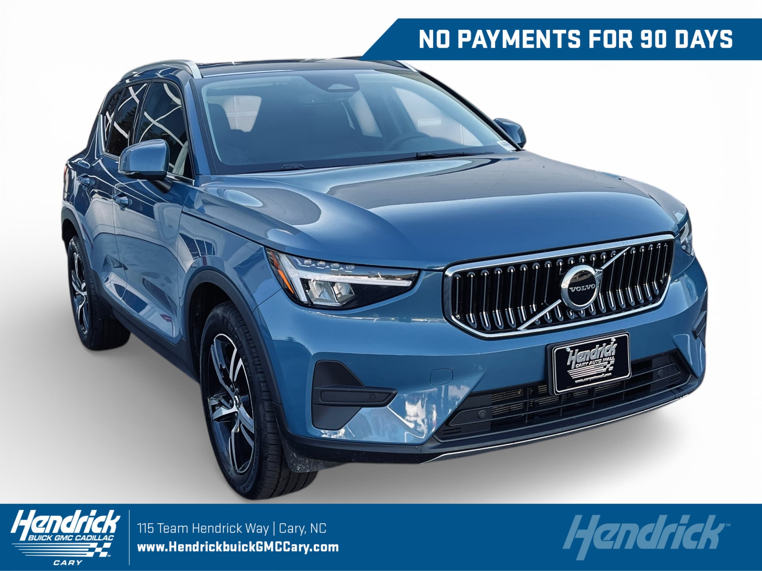 2025 Volvo XC40 Core's photo