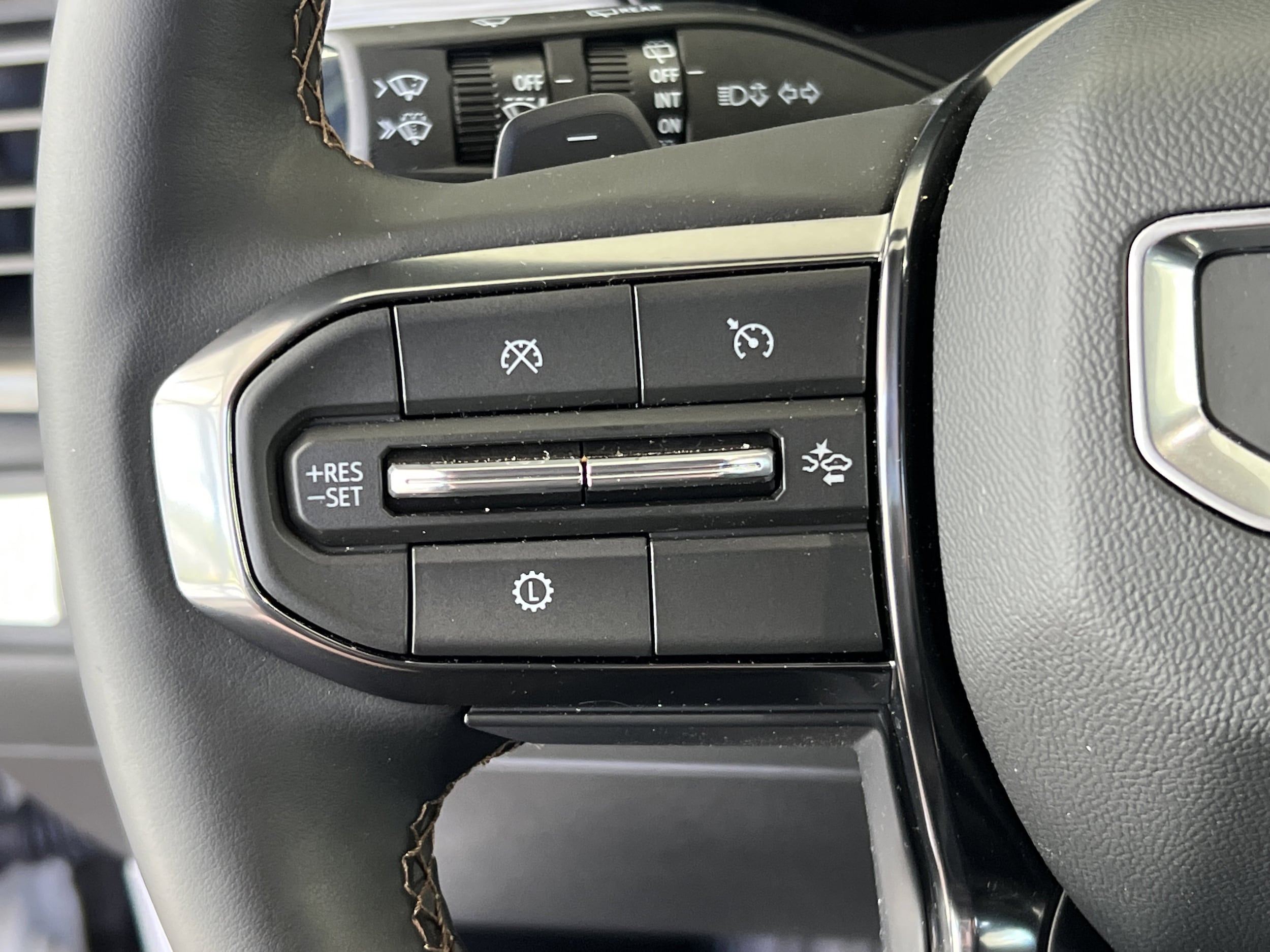 2026 GMC Acadia AWD AT4 photo 4