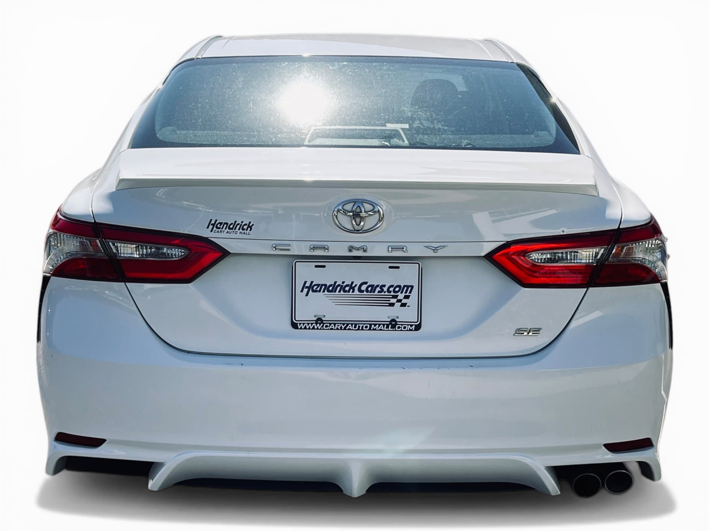 2018 Toyota Camry SE photo 3