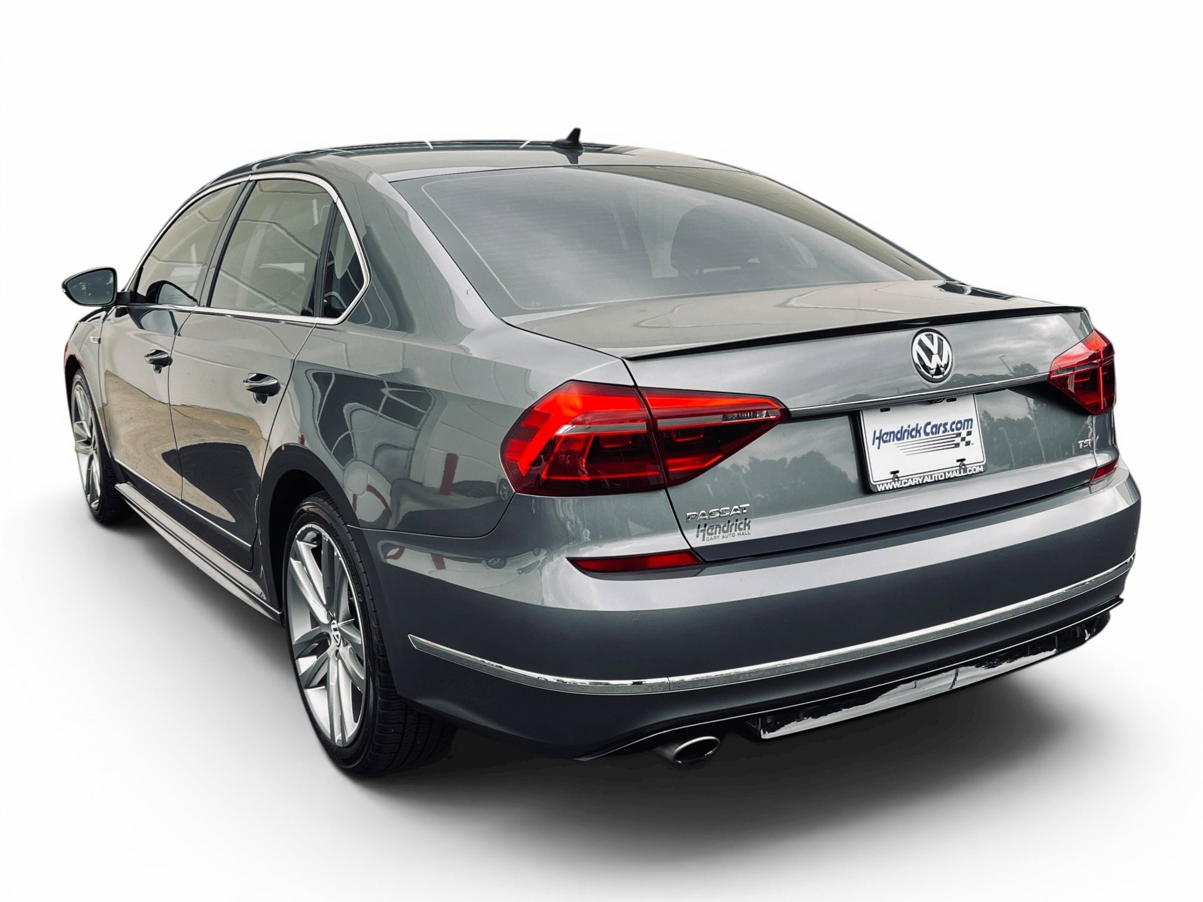 2017 Volkswagen Passat R-Line w/Comfort Pkg photo 5