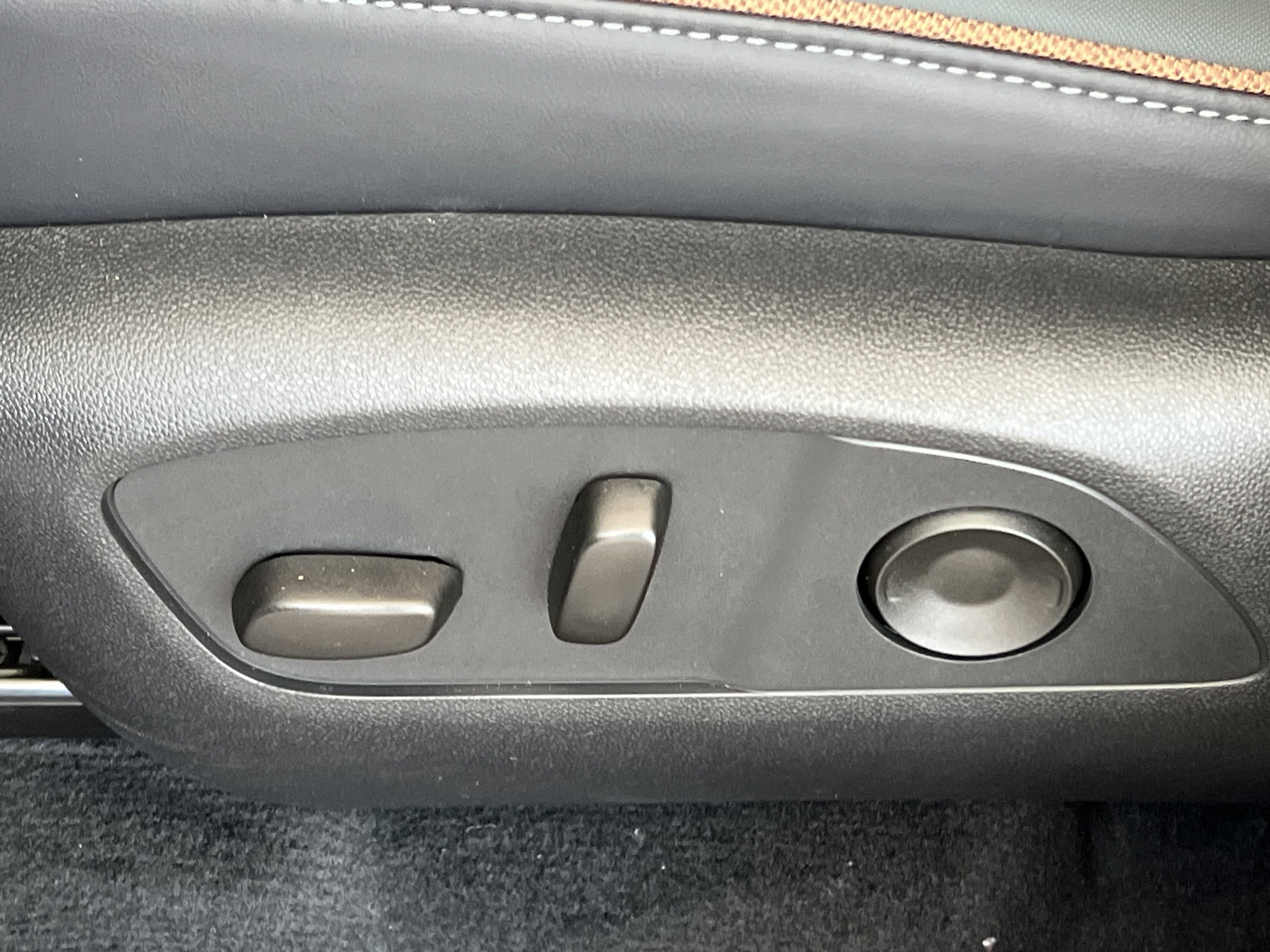 2026 GMC Acadia AWD AT4 photo 2