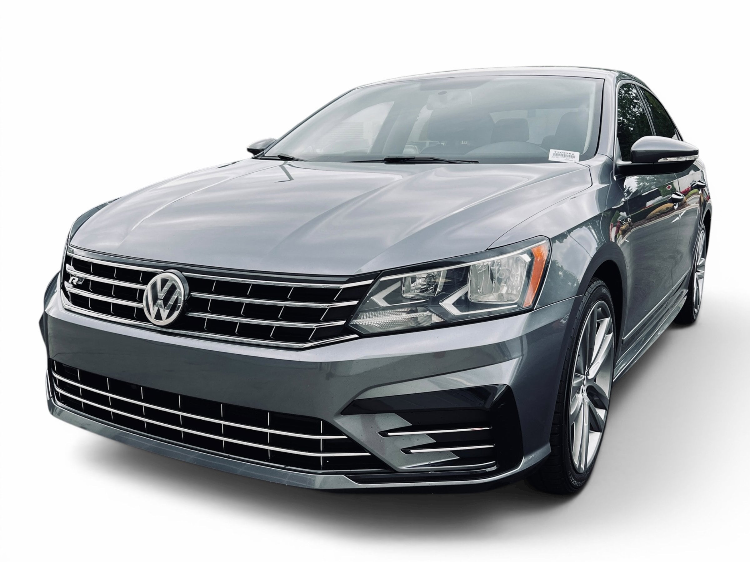 2017 Volkswagen Passat R-Line w/Comfort Pkg photo 2
