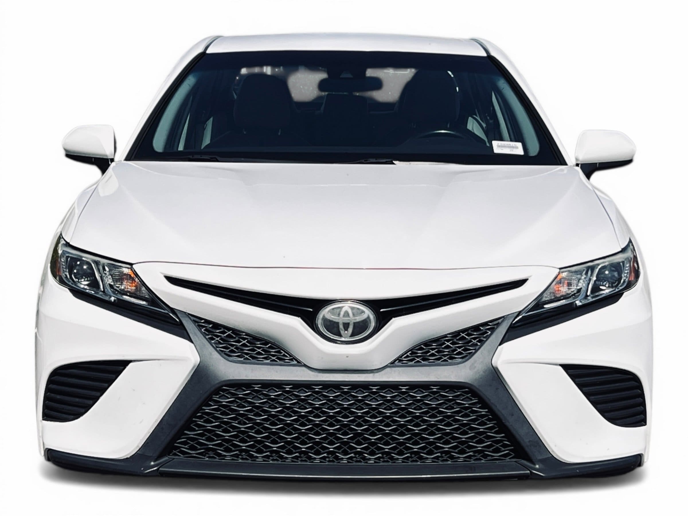 2018 Toyota Camry SE photo 2