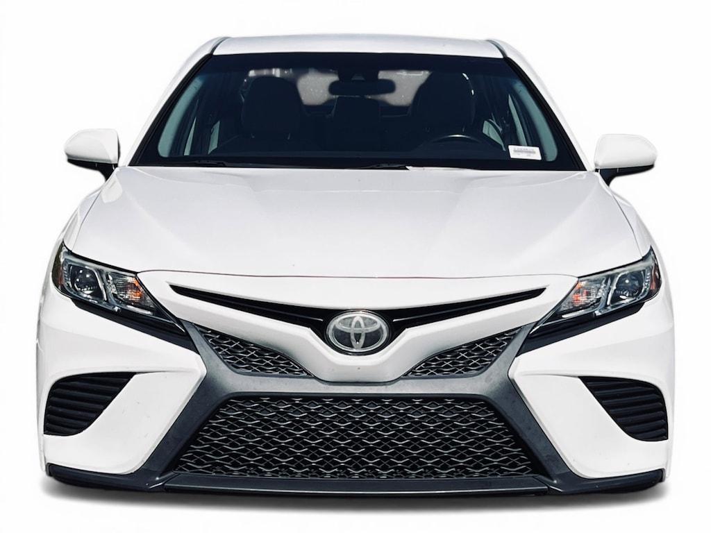 Used 2018 Toyota Camry SE Sedan