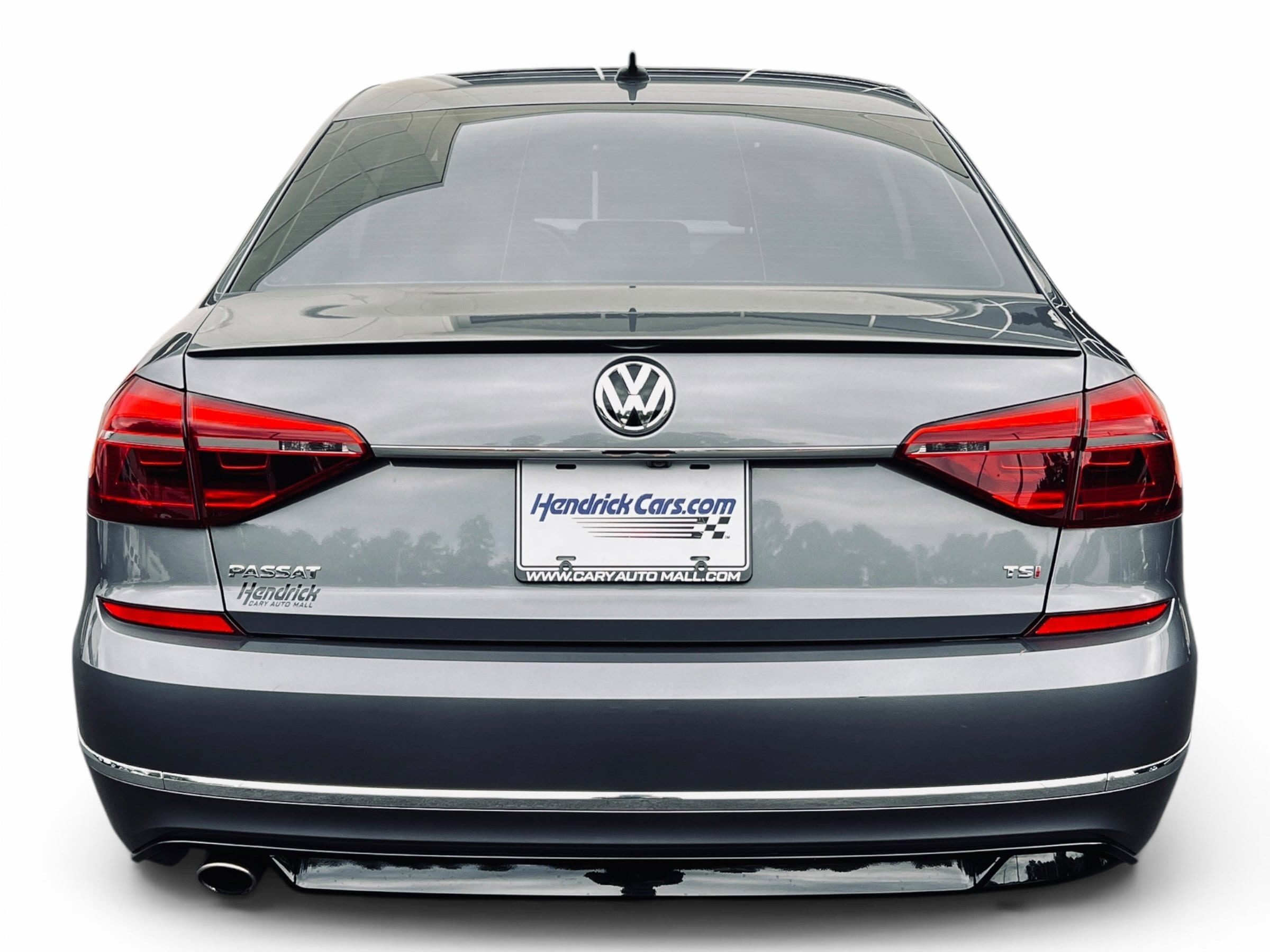 2017 Volkswagen Passat R-Line w/Comfort Pkg photo 6