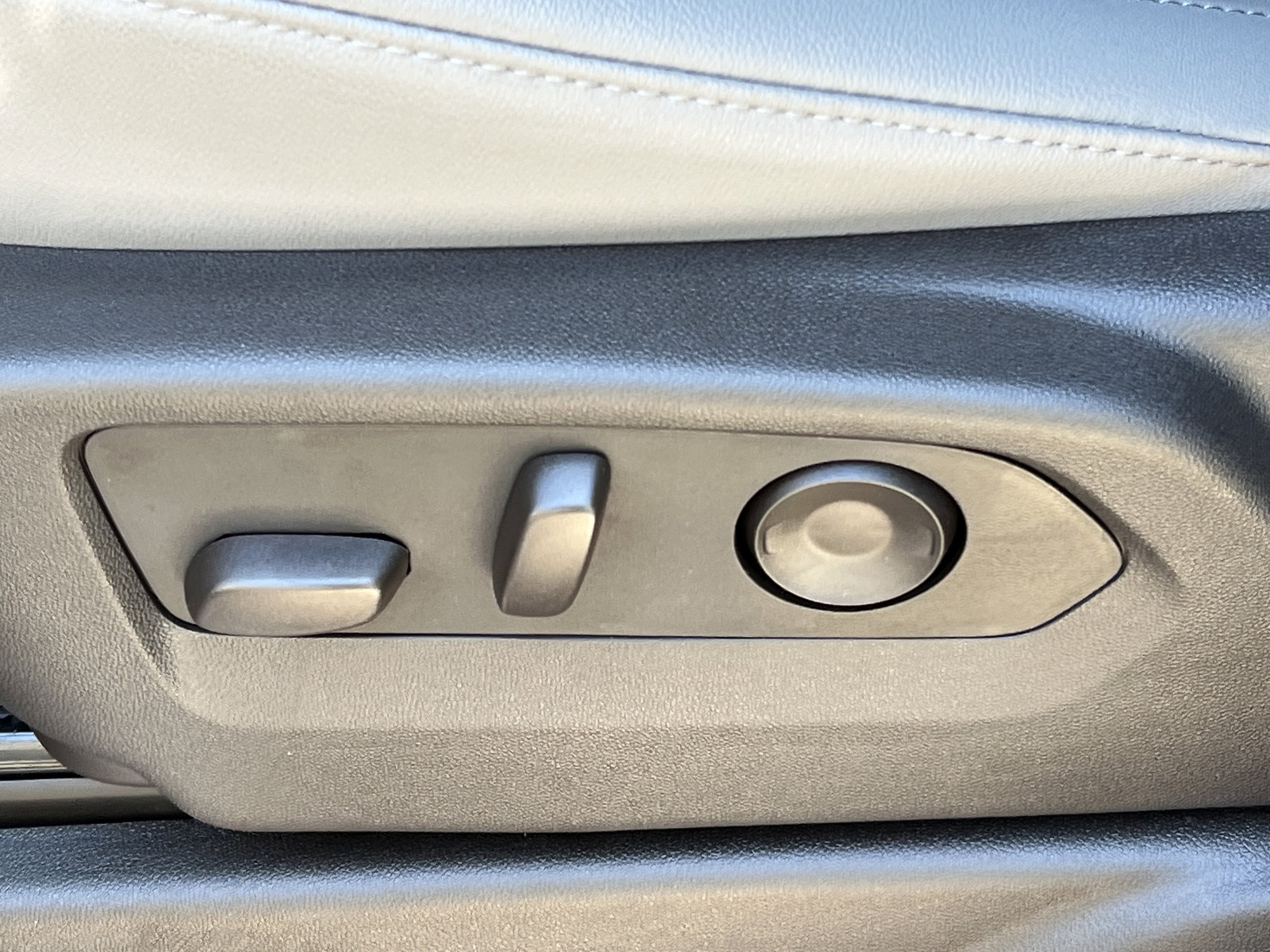 2024 Chevrolet Tahoe Z71 photo 2