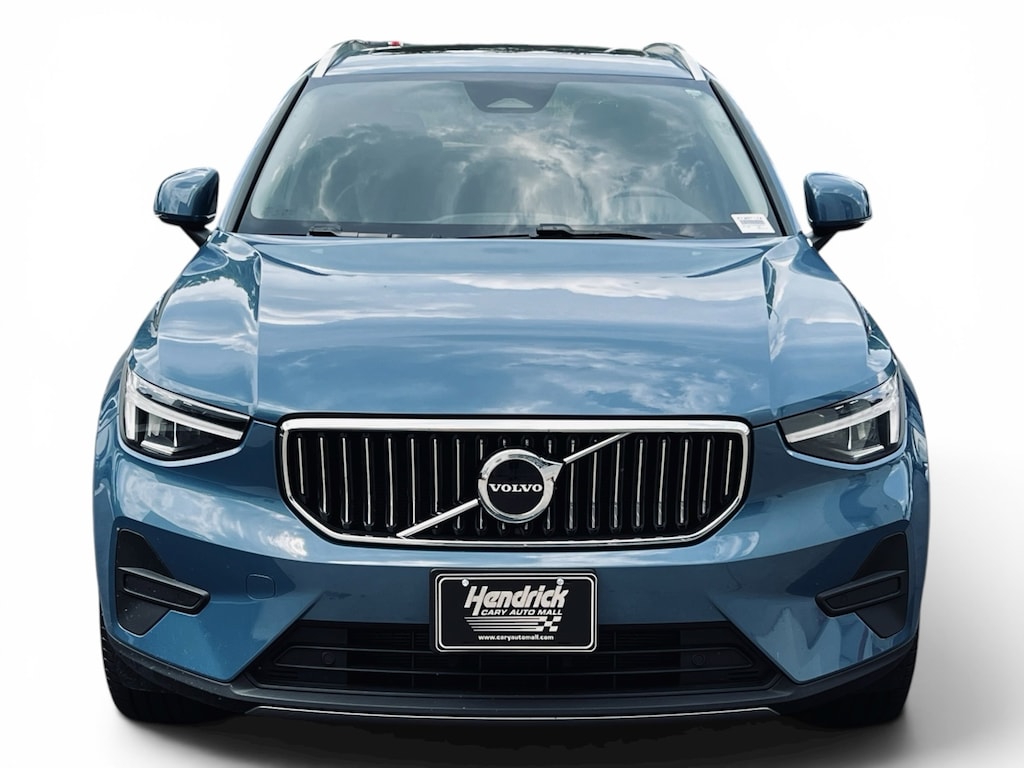 Used 2025 Volvo XC40 Core Bright Theme SUV