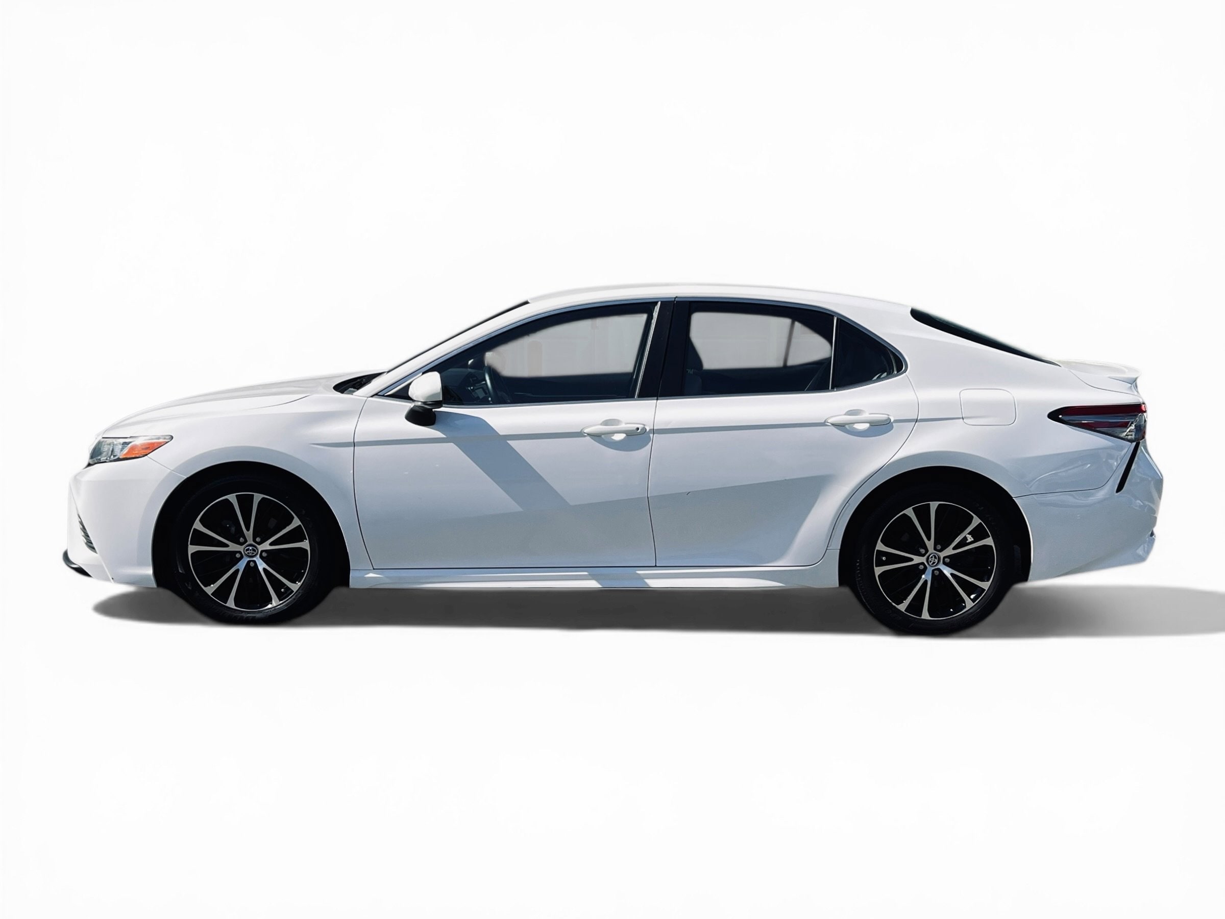 2018 Toyota Camry SE photo 5