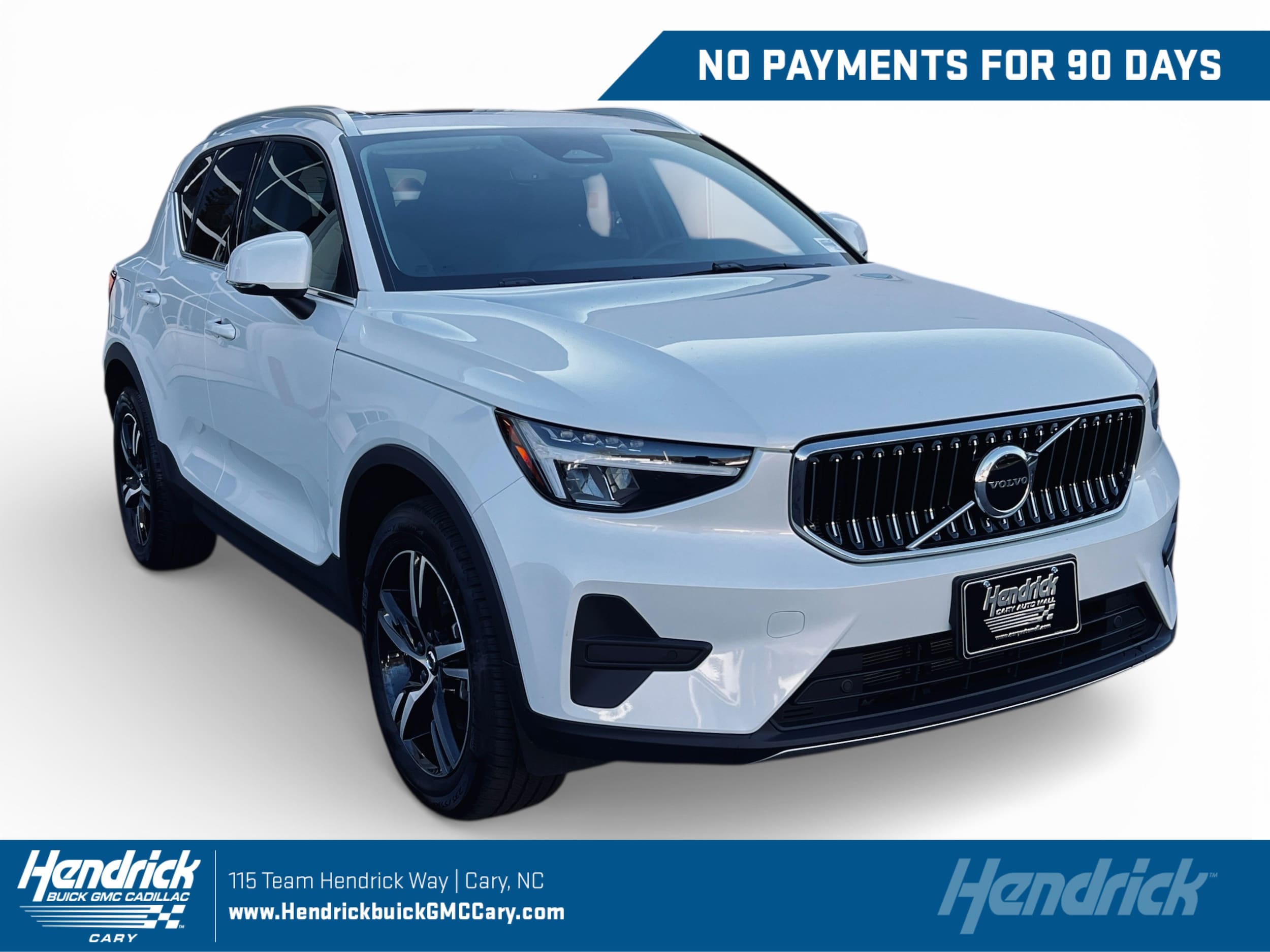 2025 Volvo XC40 Core's photo