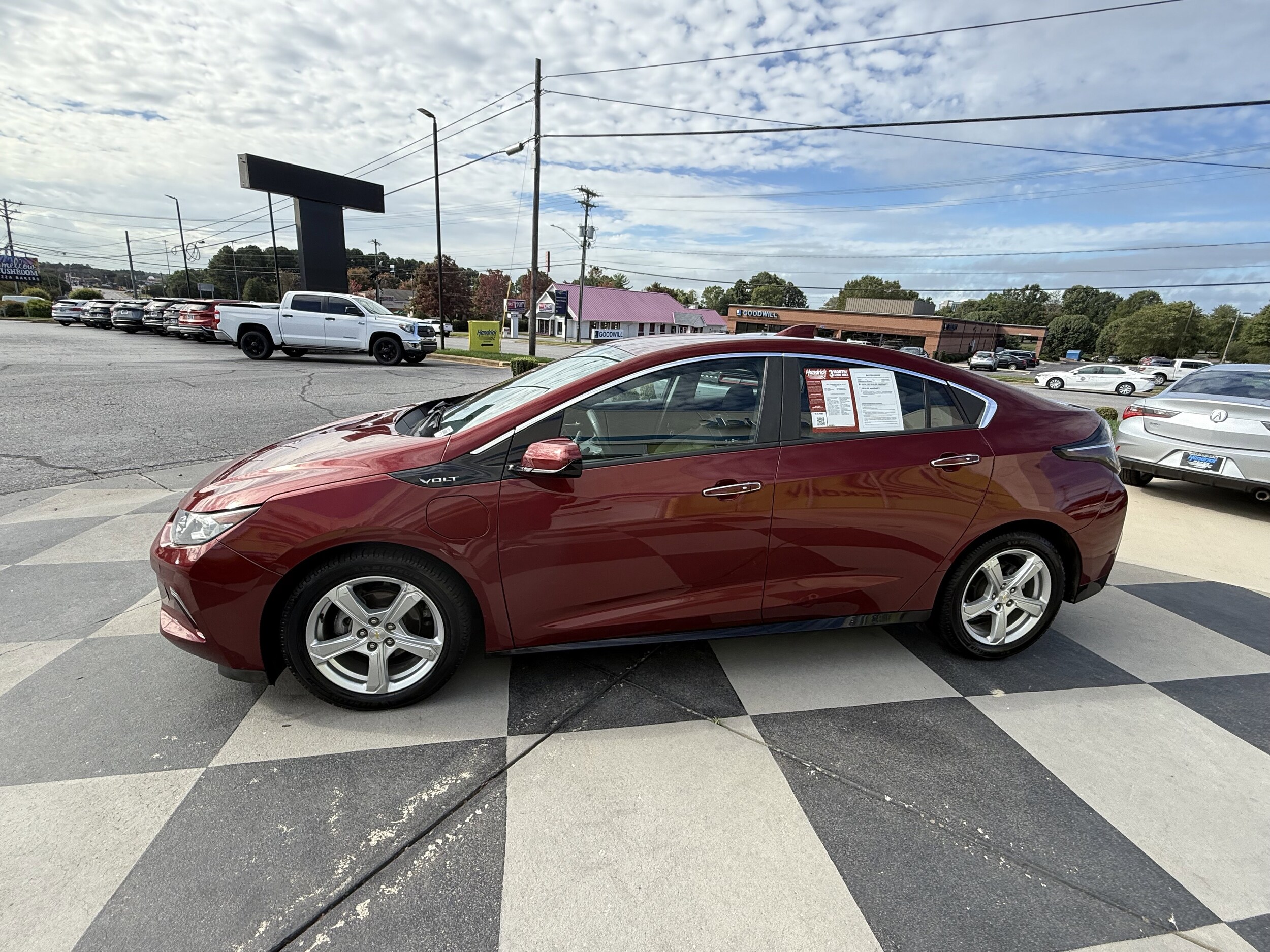 2017 Chevrolet Volt LT photo 2