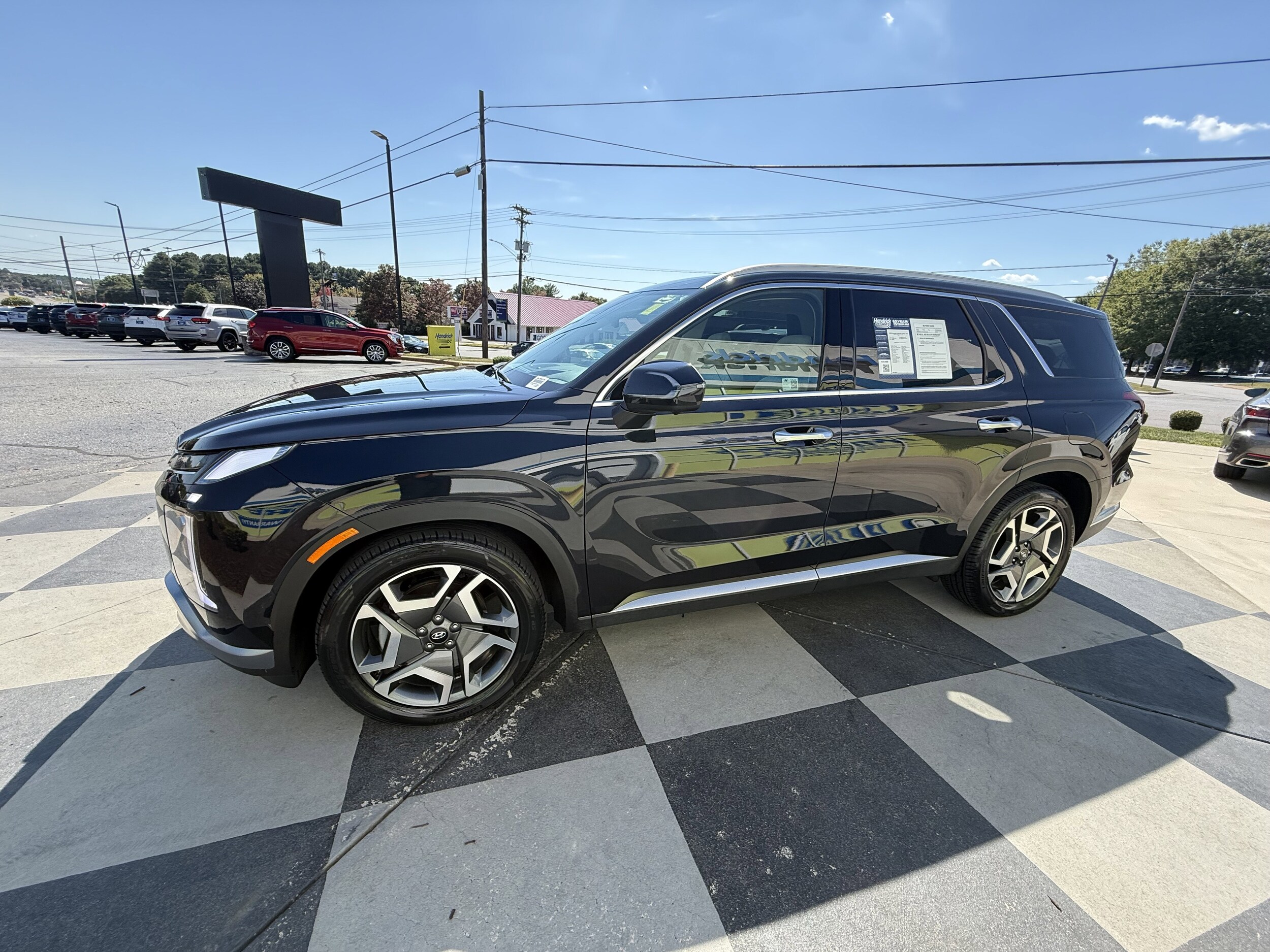 2024 Hyundai Palisade Limited photo 2