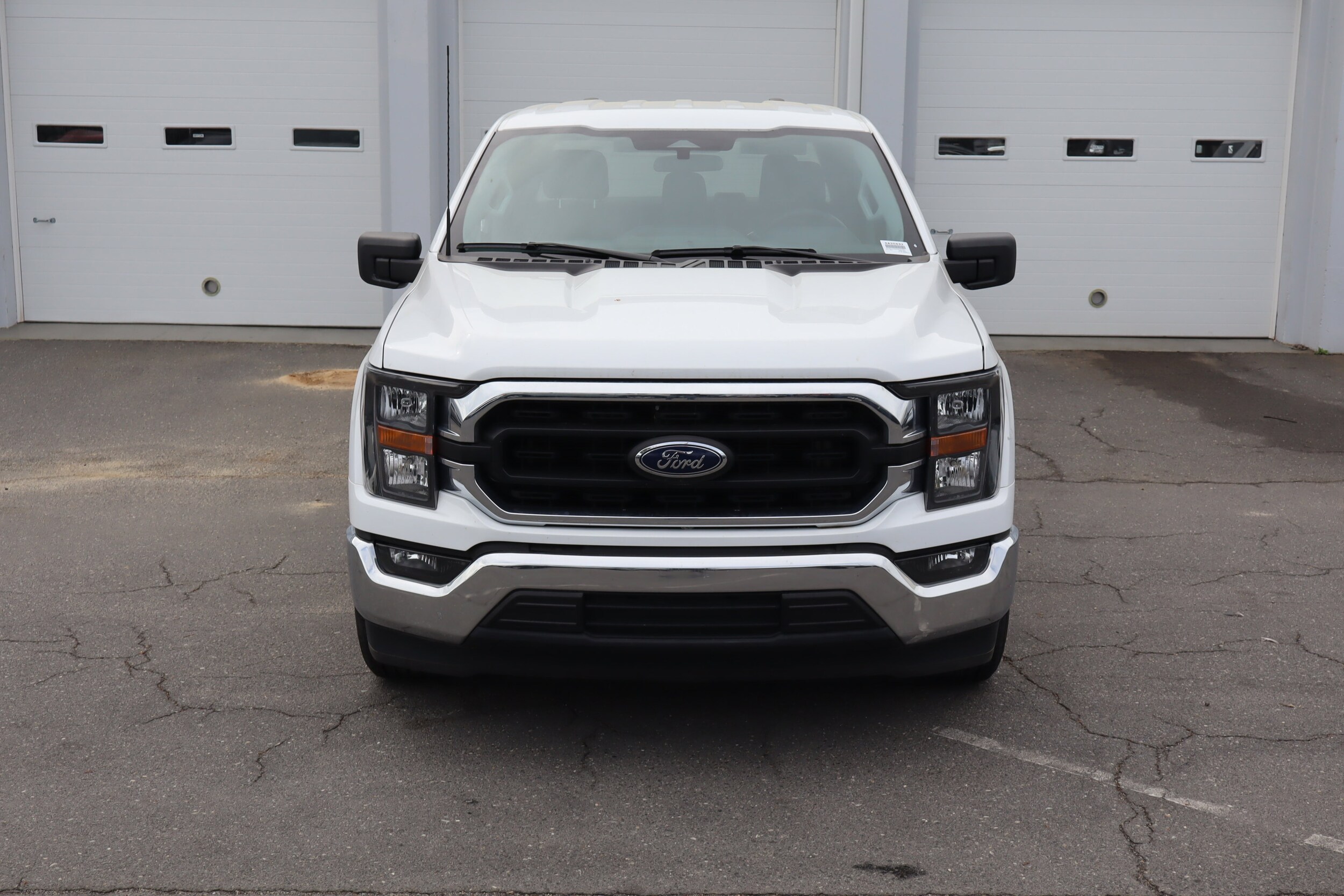 2023 Ford F-150 XLT photo 2