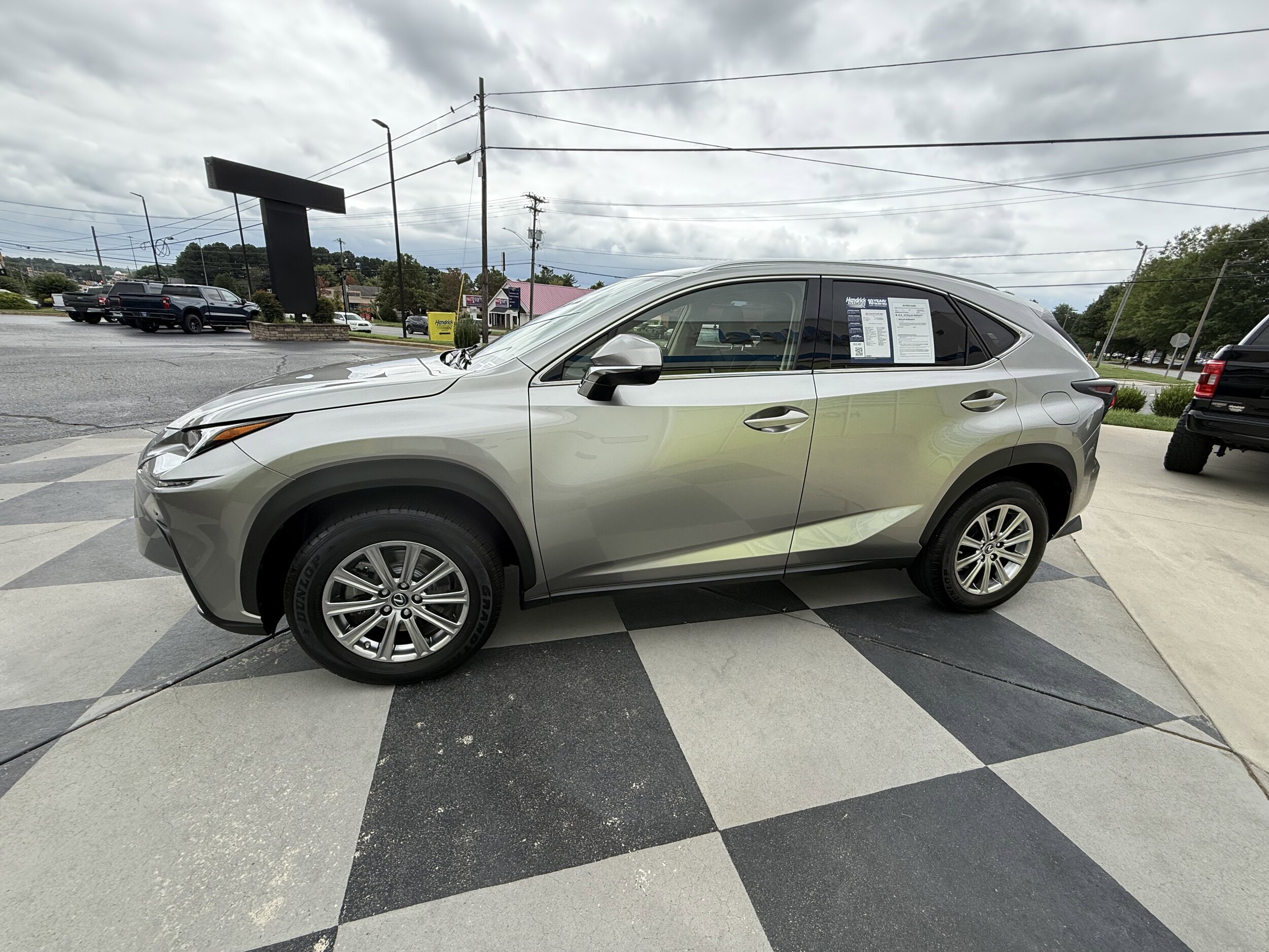 2021 Lexus NX 300 photo 3