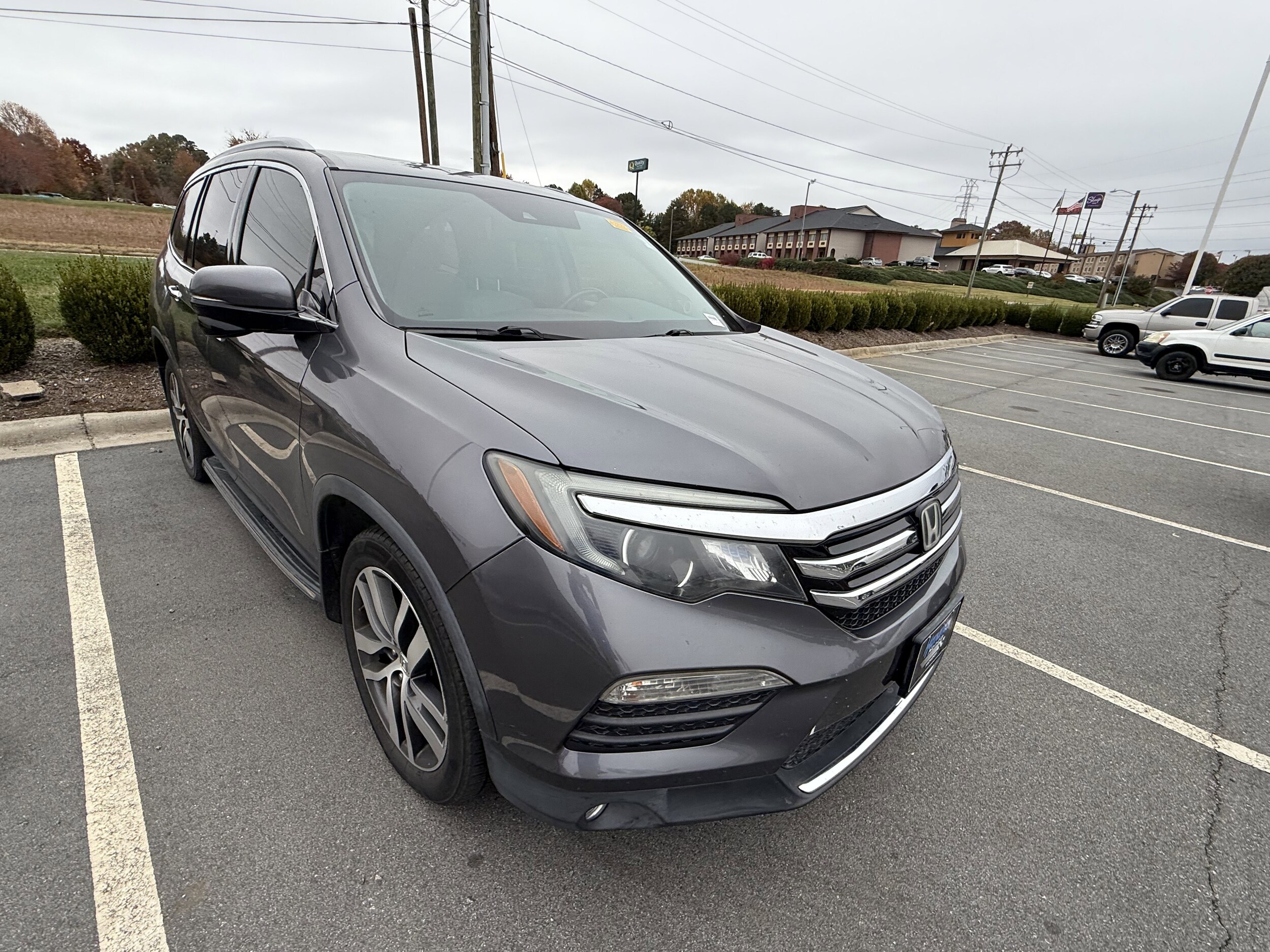 2017 Honda Pilot Touring photo 2