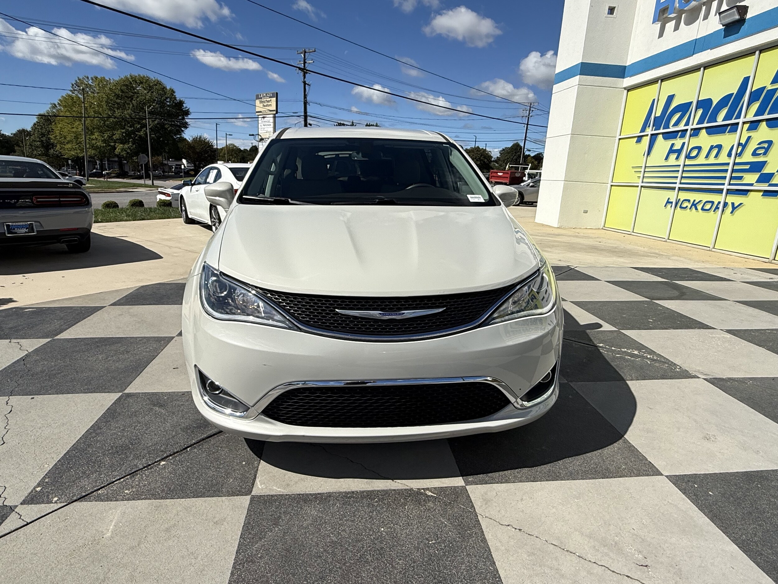 2020 Chrysler Pacifica Touring photo 2