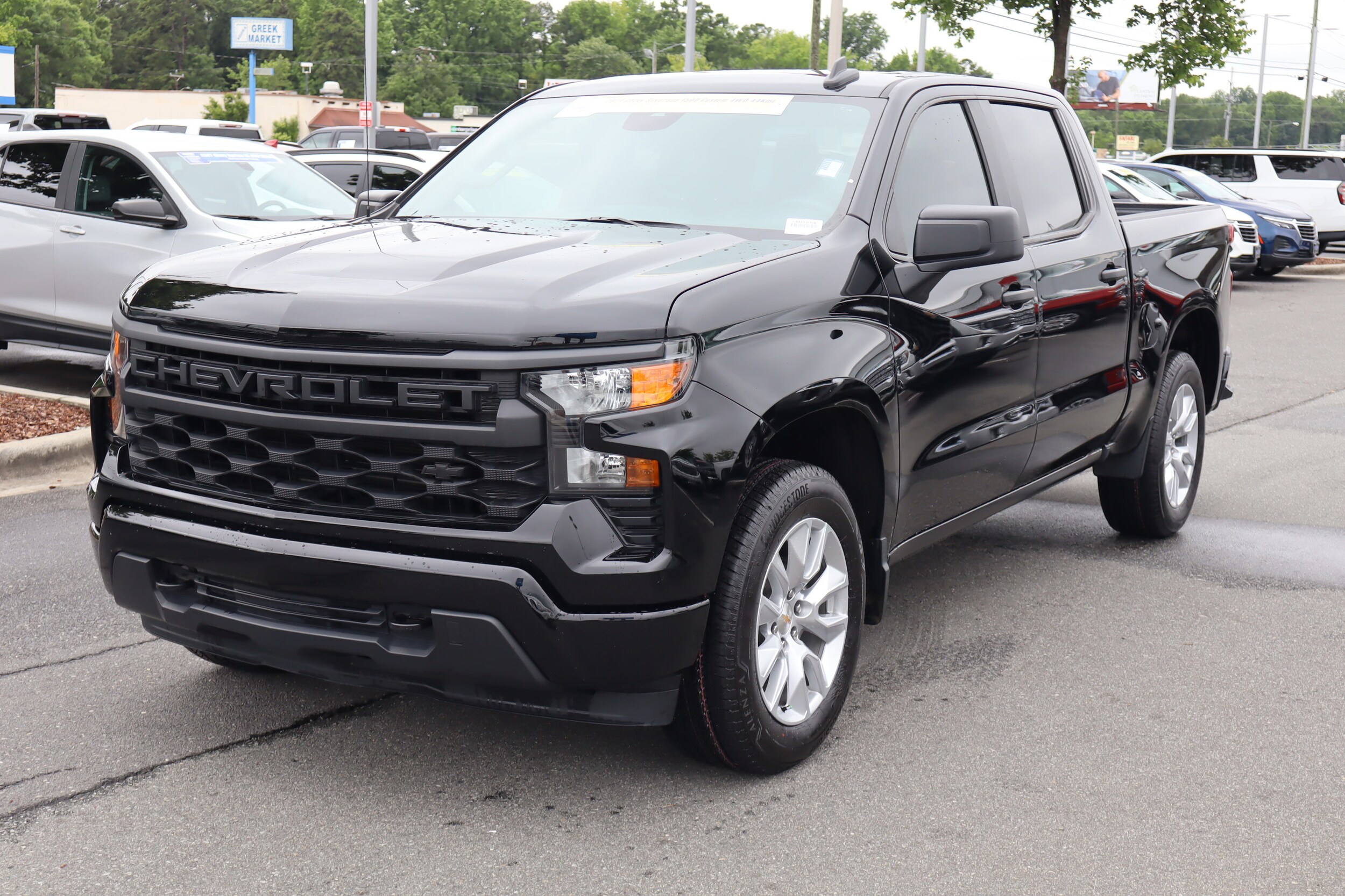 2024 Chevrolet Silverado 1500 Custom photo 3