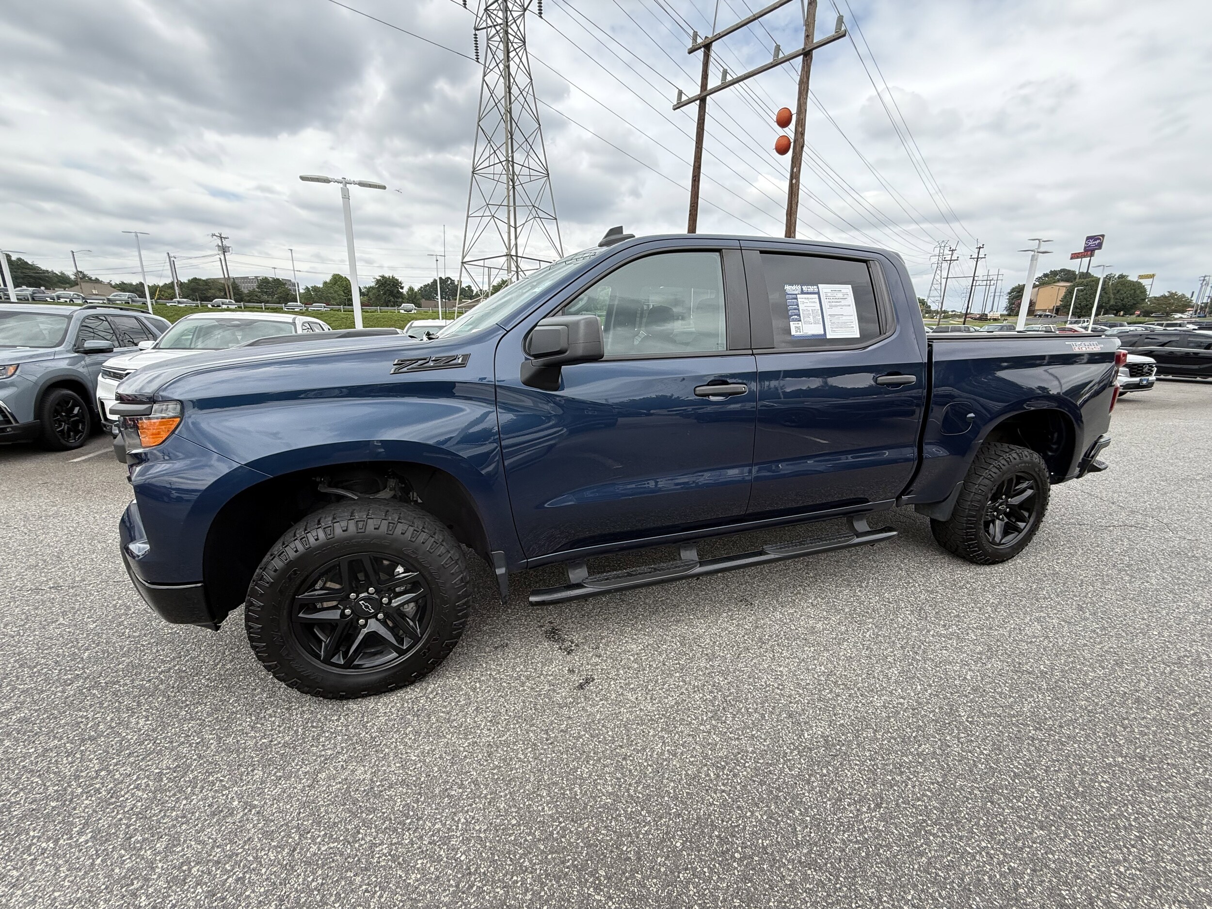 2023 Chevrolet Silverado 1500 Custom Trail Boss photo 3