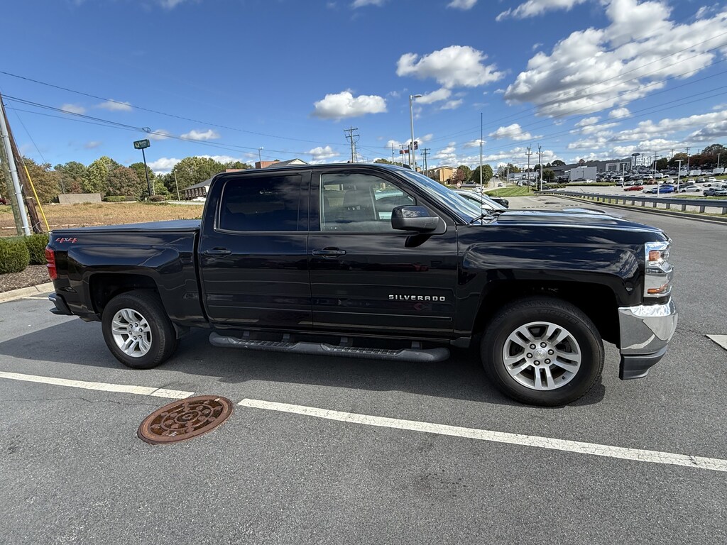 Used 2018 Chevrolet Silverado 1500 LT w/1LT Truck Crew Cab