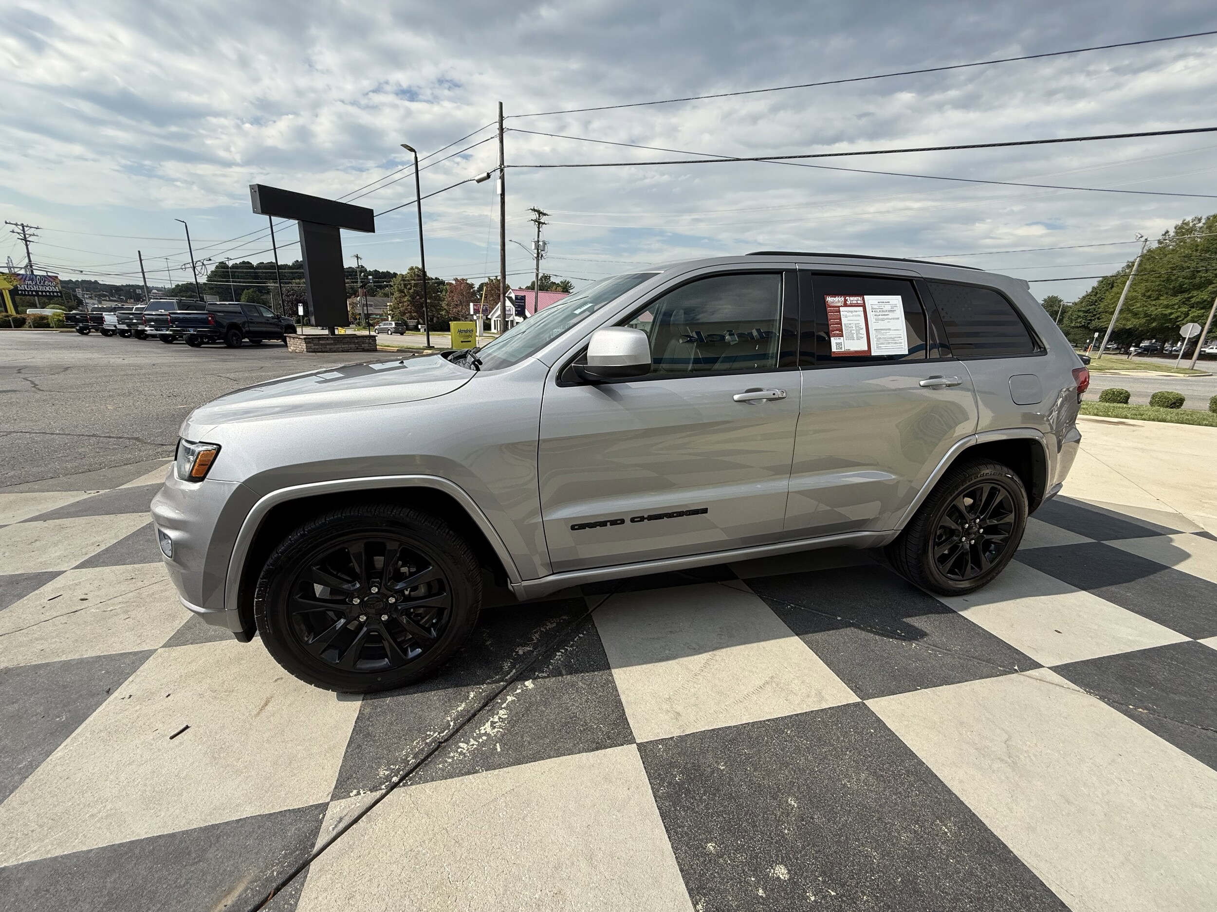 2018 Jeep Grand Cherokee Laredo photo 3