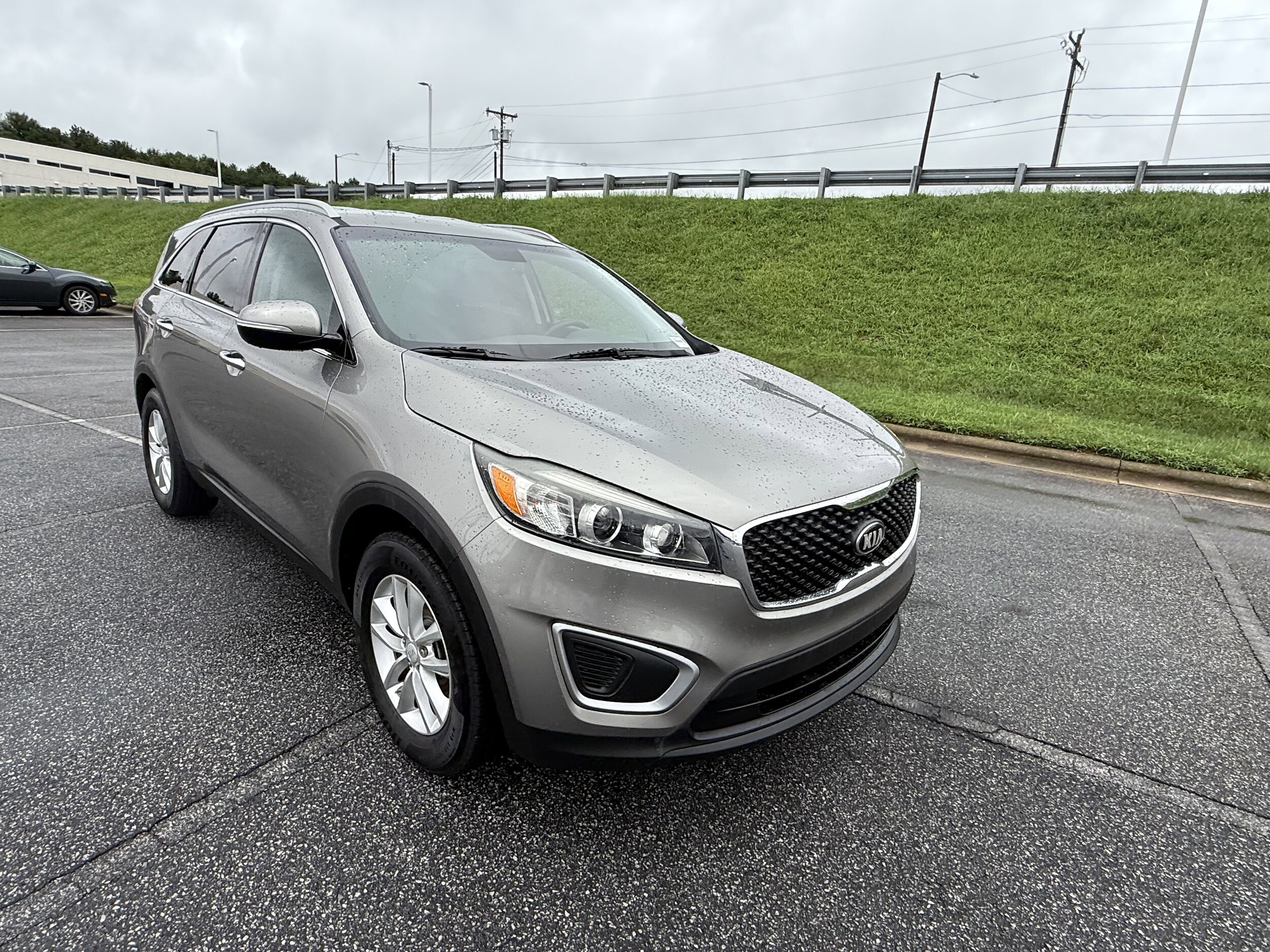 2017 Kia Sorento LX photo 2