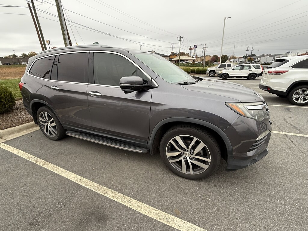 Used 2017 Honda Pilot Touring AWD SUV