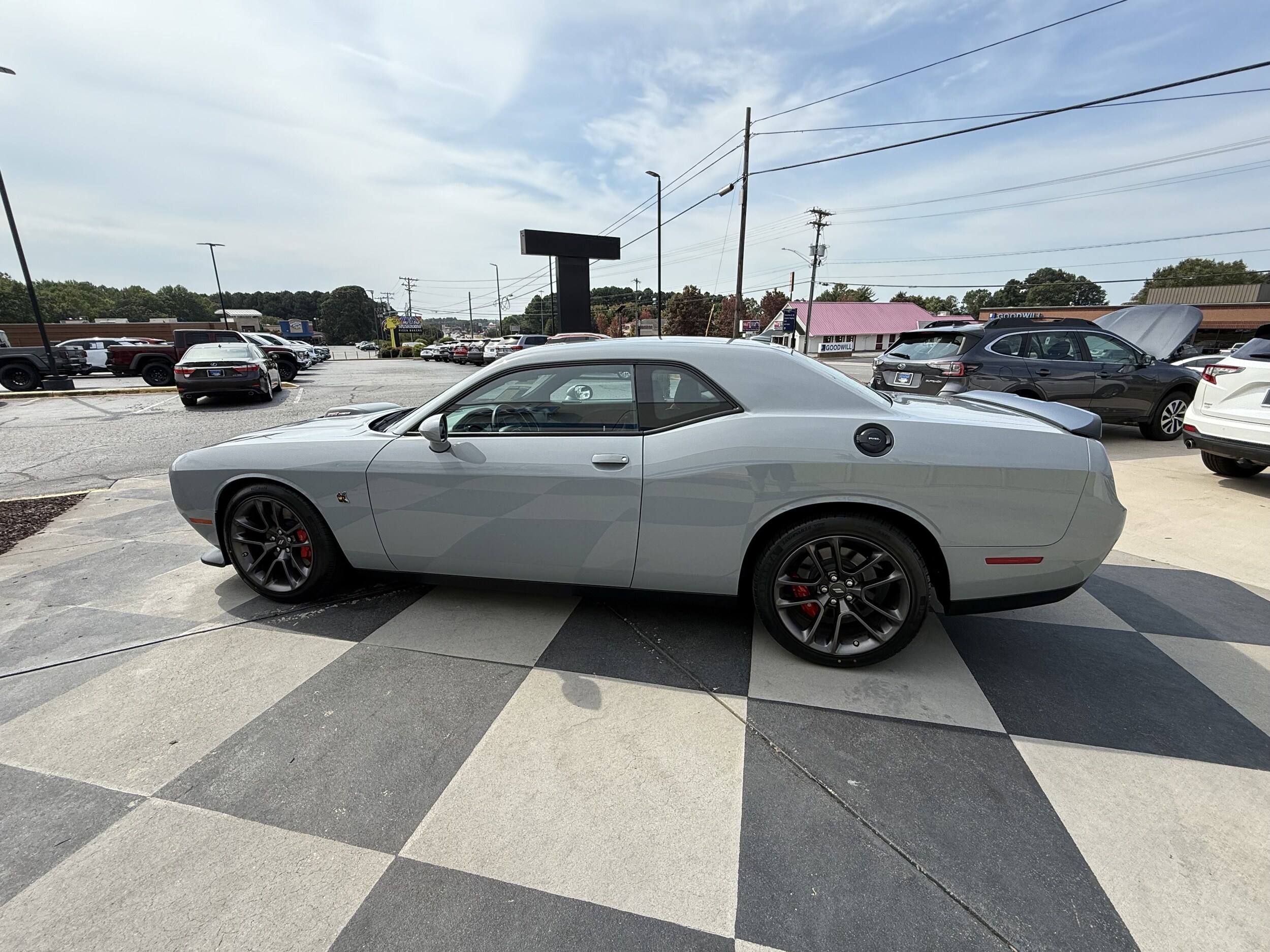 2022 Dodge Challenger R/T Scat Pack photo 2
