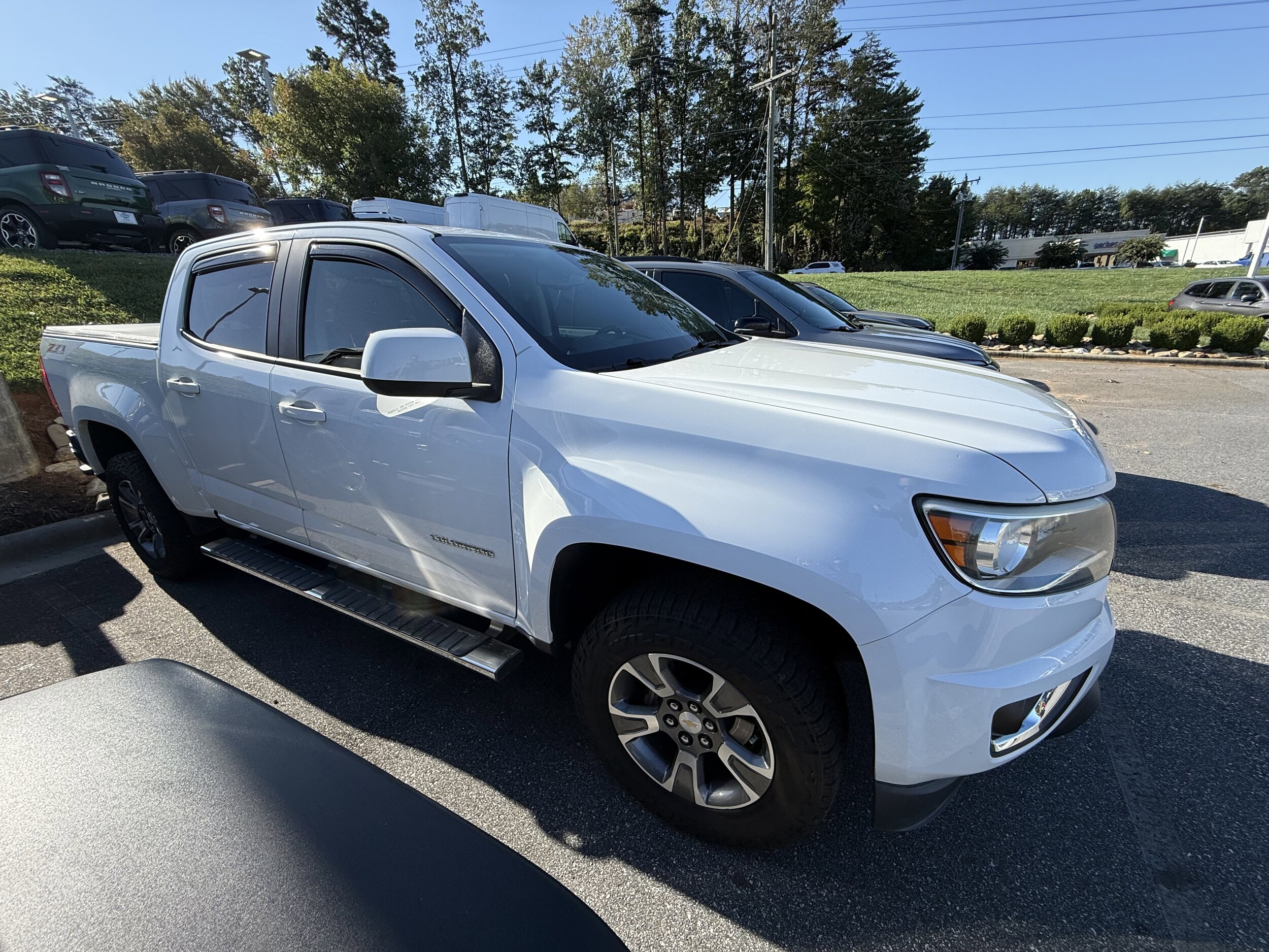 2017 Chevrolet Colorado Z71 photo 2