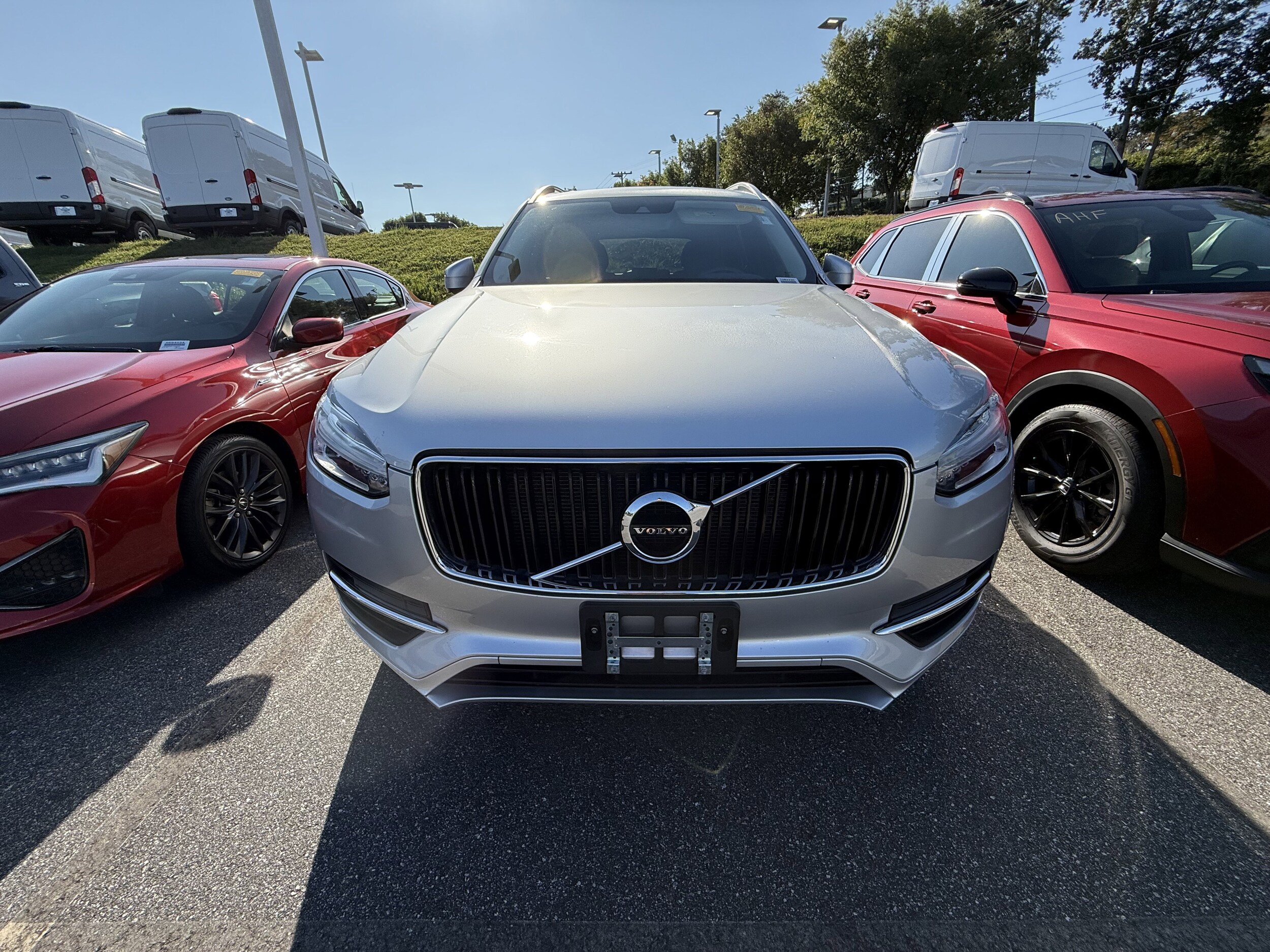 2019 Volvo XC90 T6 AWD Momentum photo 3