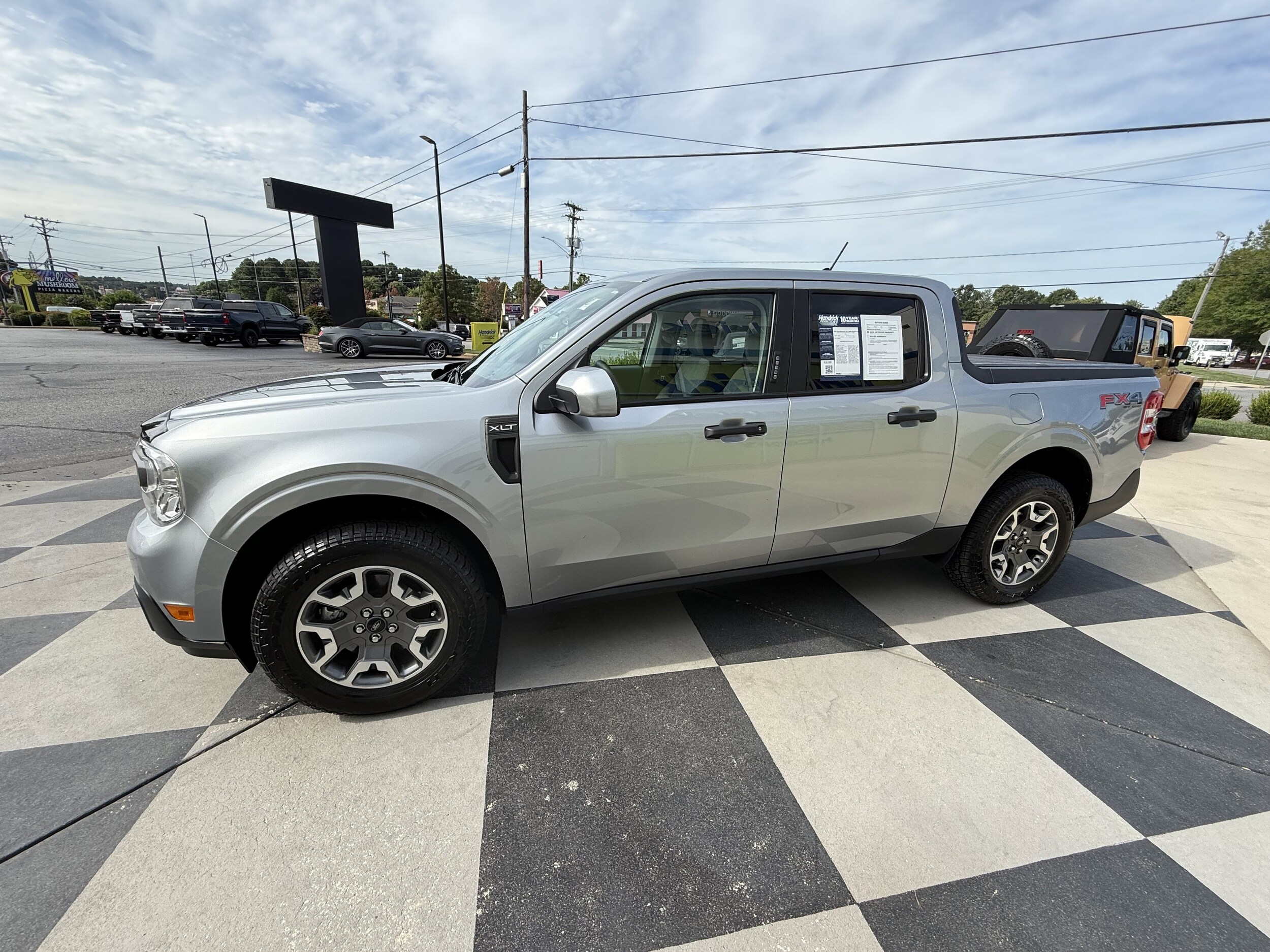 2023 Ford Maverick XLT photo 3