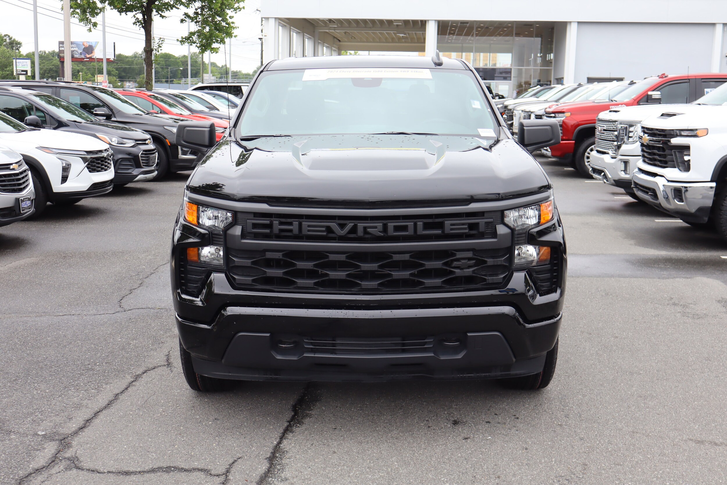 2024 Chevrolet Silverado 1500 Custom photo 2