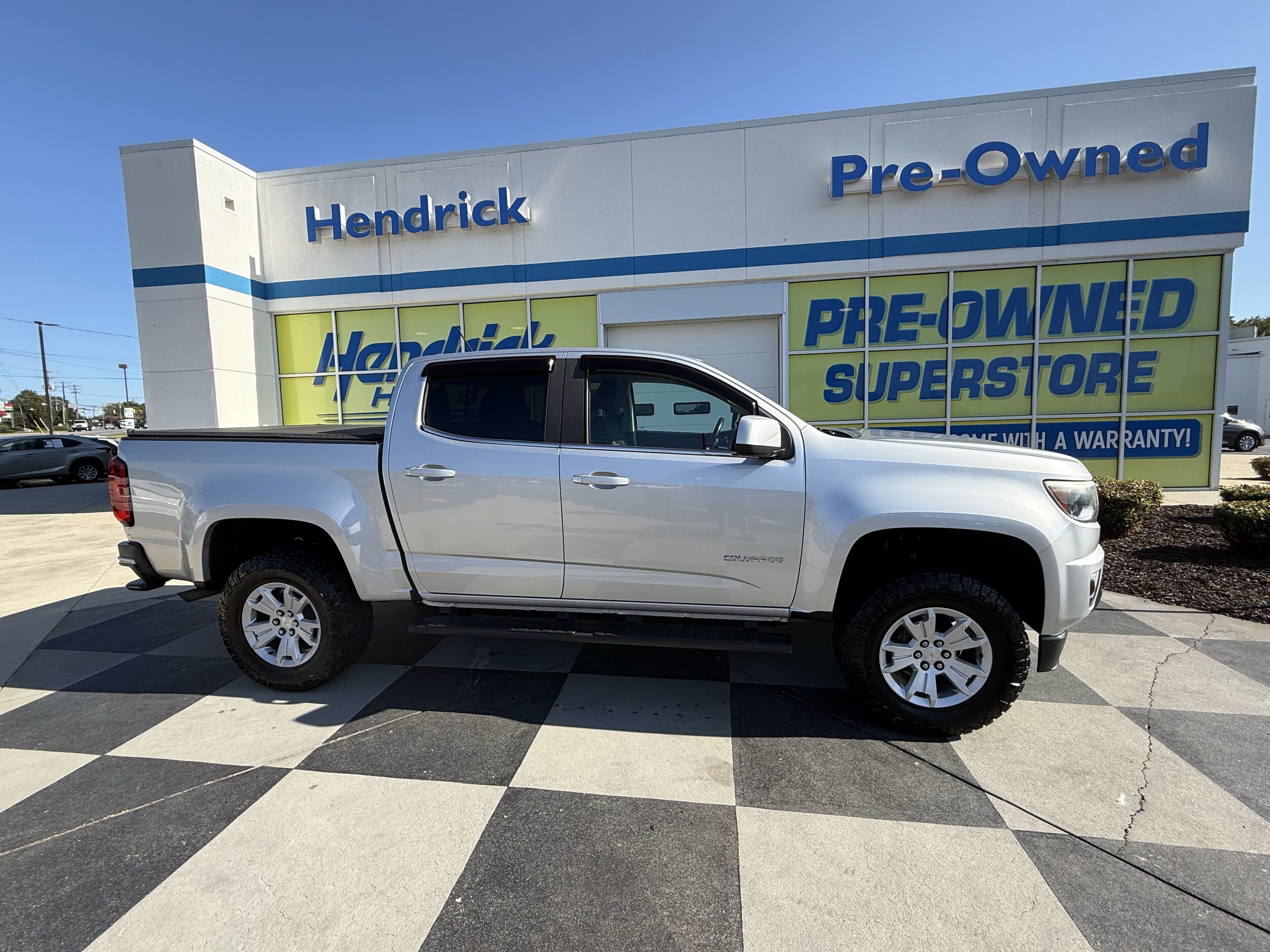 2016 Chevrolet Colorado LT photo 2