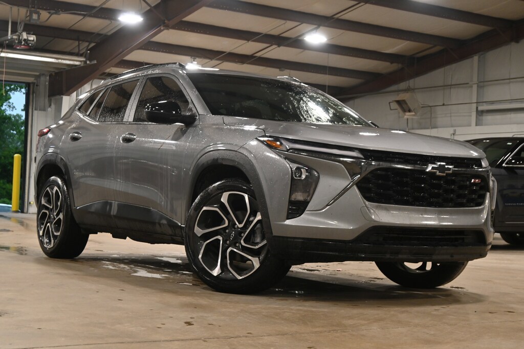 Used 2025 Chevrolet Trax 2RS SUV
