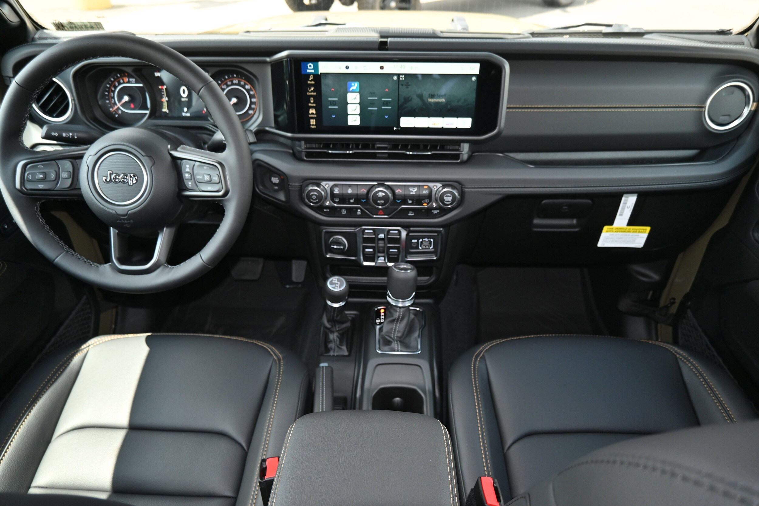 2025 Jeep Gladiator LE photo 2