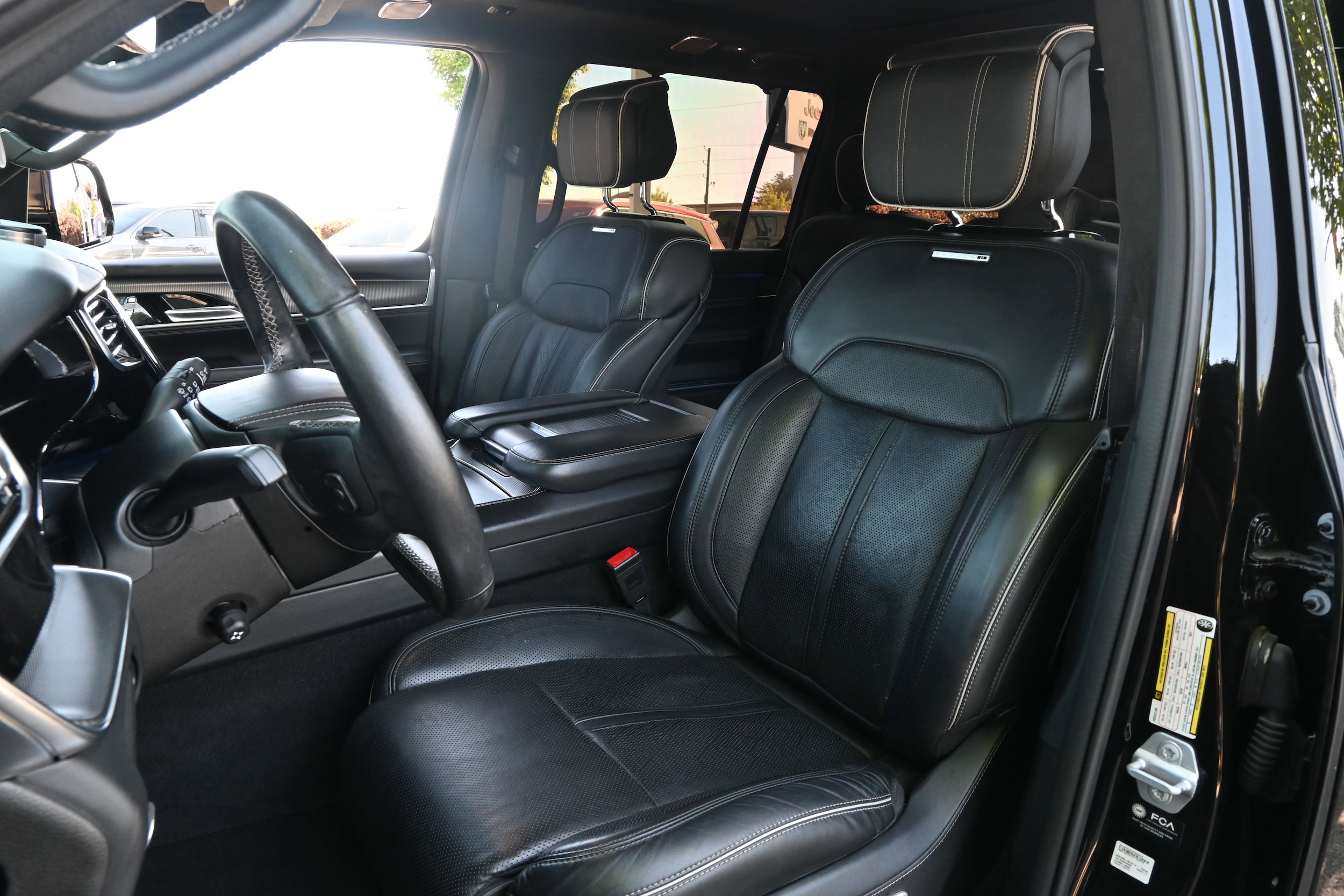 2022 Jeep Grand Wagoneer Series II Obsidian photo 5