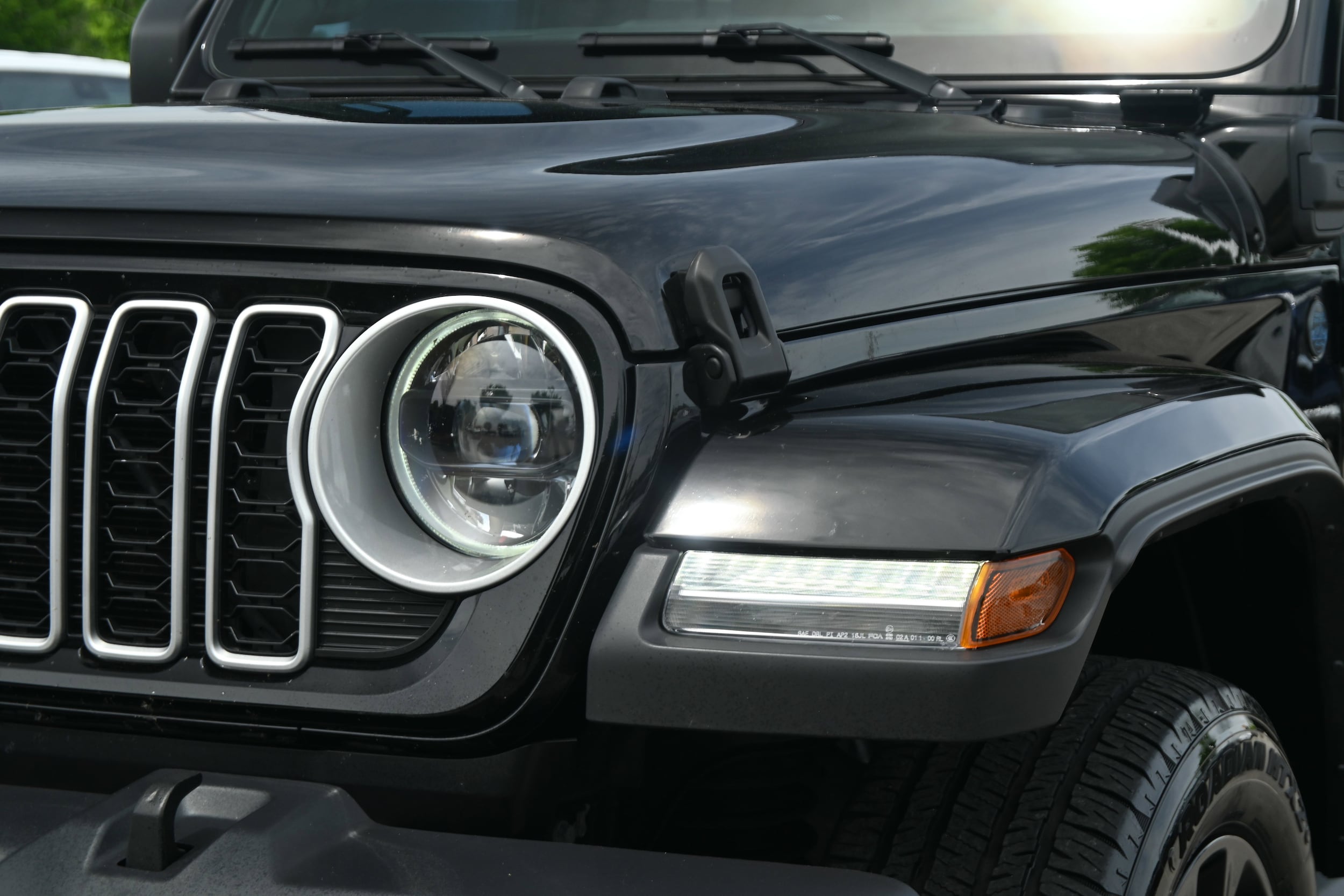 2025 Jeep Wrangler 4xe Sahara photo 5
