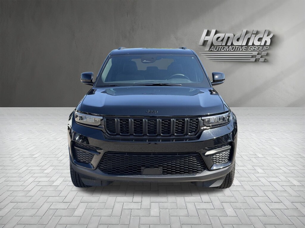 Used 2025 Jeep Grand Cherokee Altitude SUV