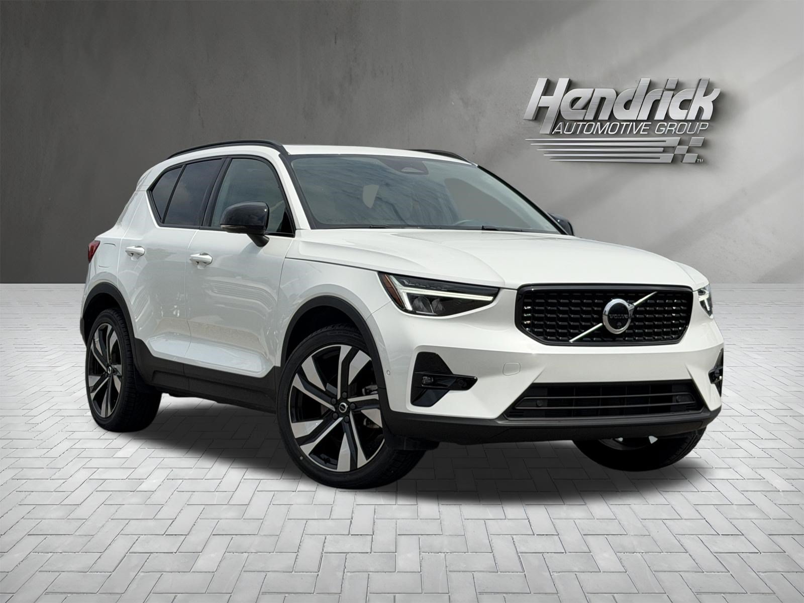 2023 Volvo XC40 Plus Dark Theme SUV