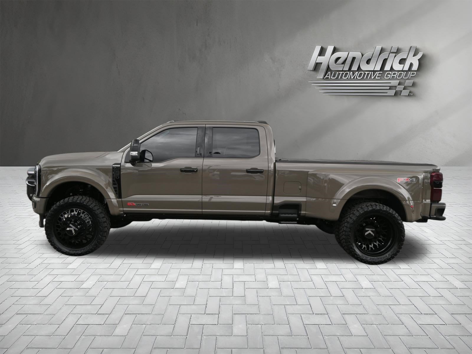 2026 Ford Super Duty F-450 DRW Platinum photo 6