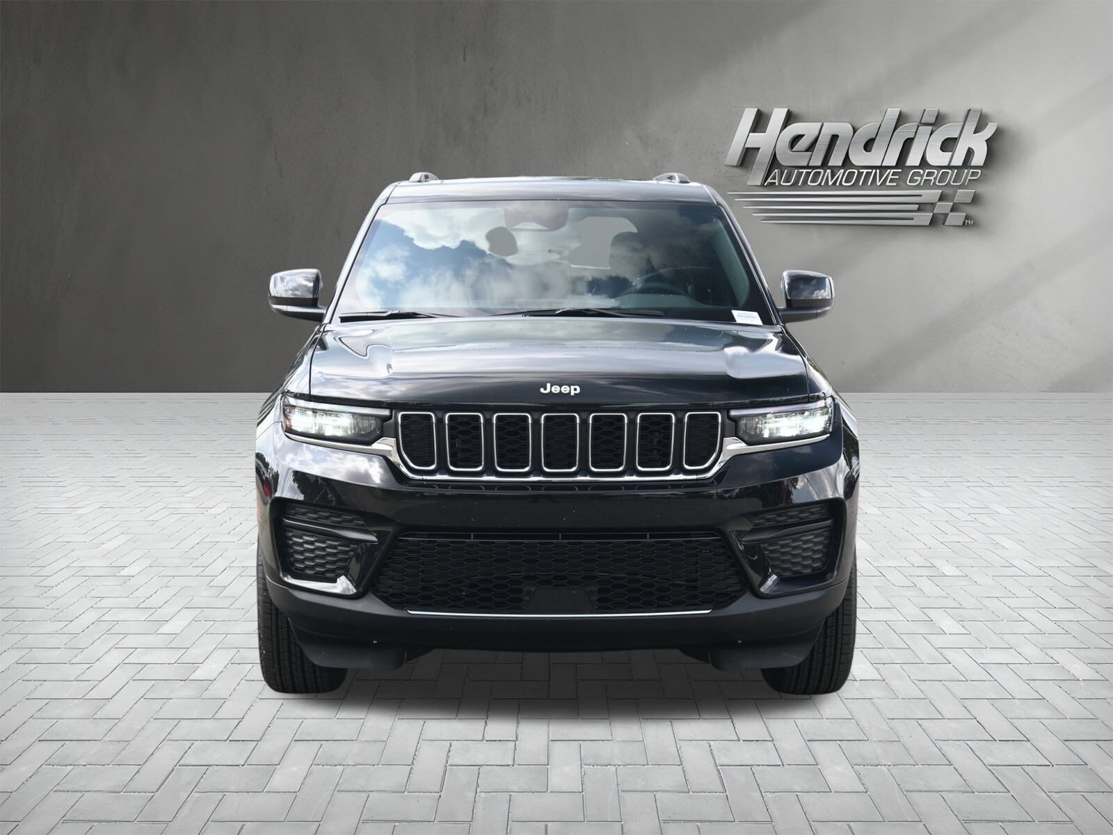 2025 Jeep Grand Cherokee Laredo X photo 3