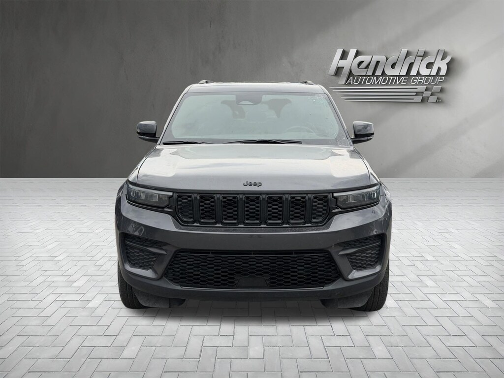 Used 2024 Jeep Grand Cherokee Altitude SUV